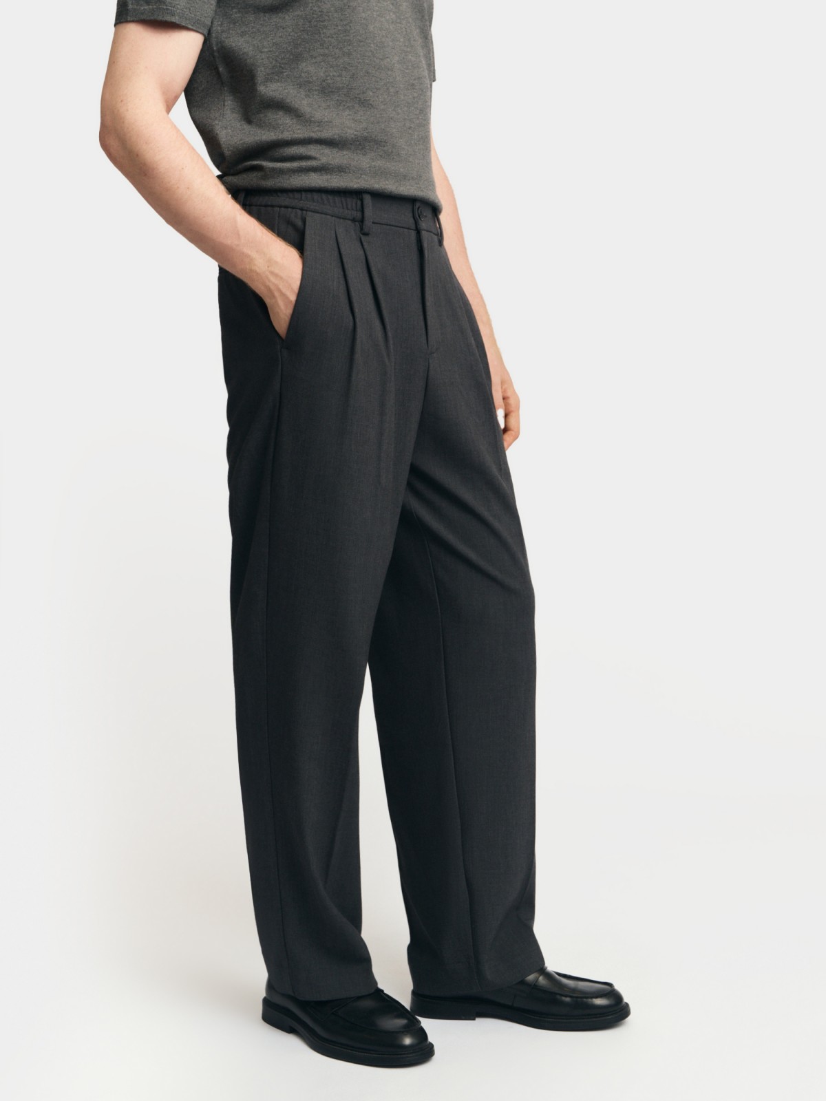 Брюки свободного силуэта с поясом на резинке