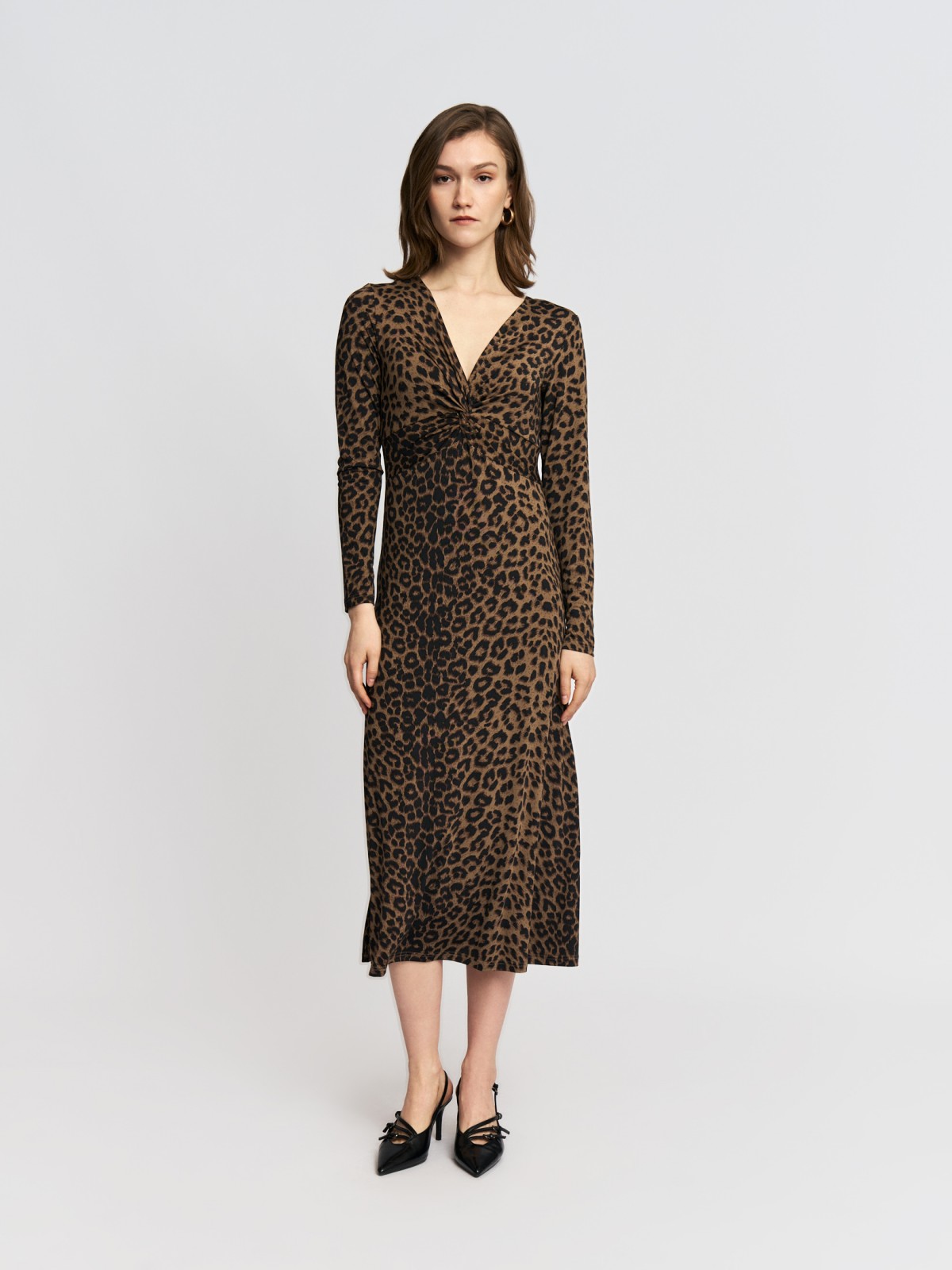 Леопардовое платье миди с декоративным узлом