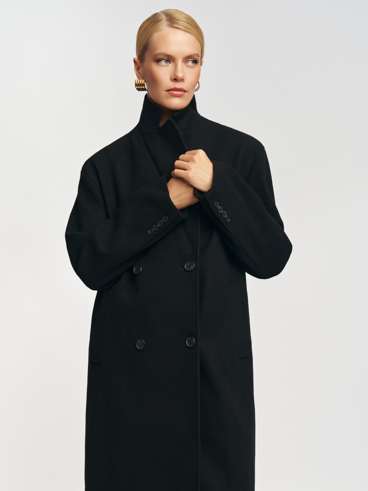 Тёплое двубортное оверсайз пальто