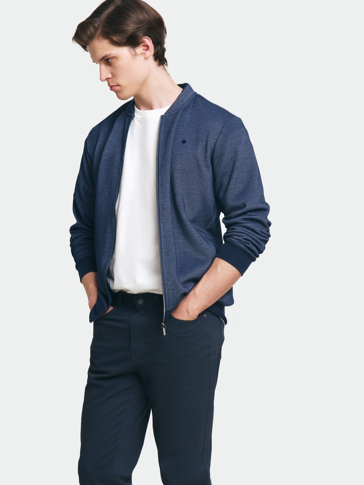 Трикотажная толстовка-бомбер на молнии