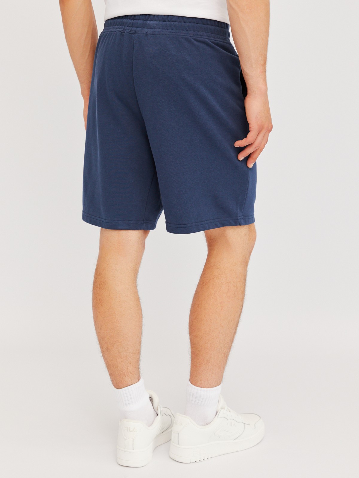 Трикотажные шорты на резинке