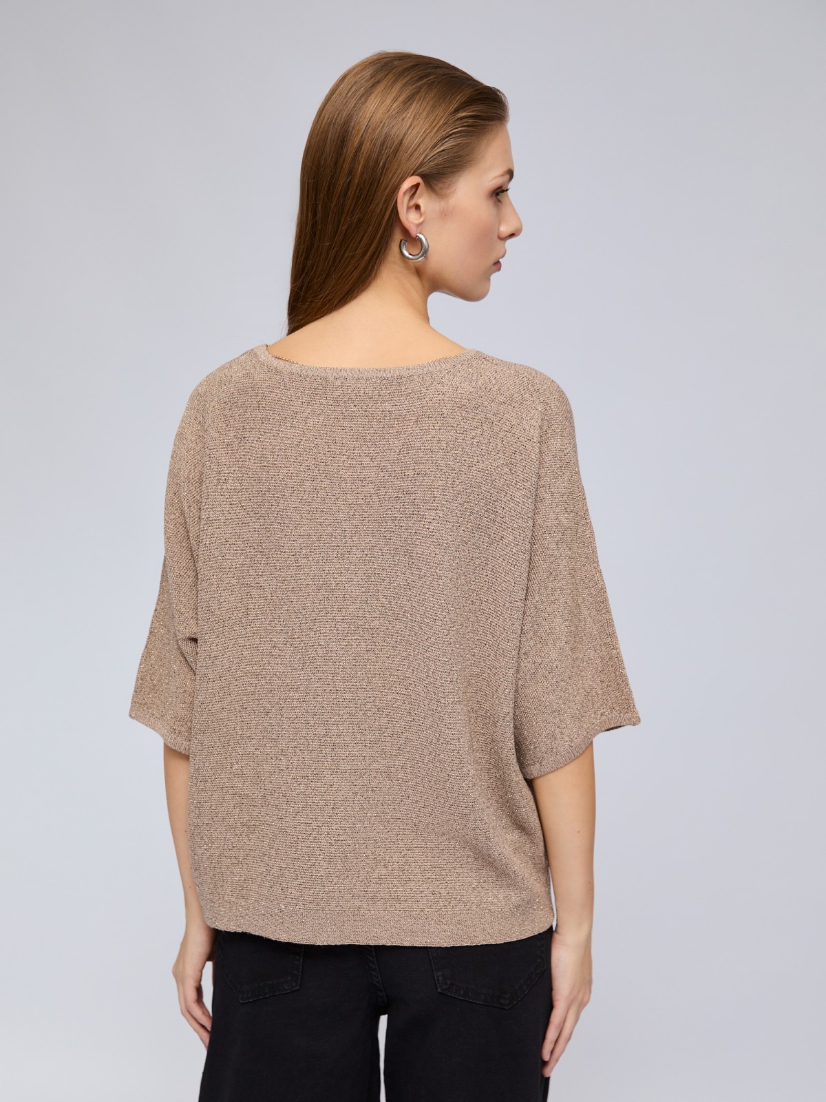 Блестящий джемпер с люрексом и декоративной подвеской