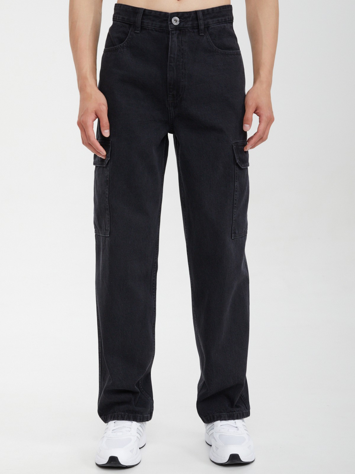 Джинсы прямого фасона с карманом карго