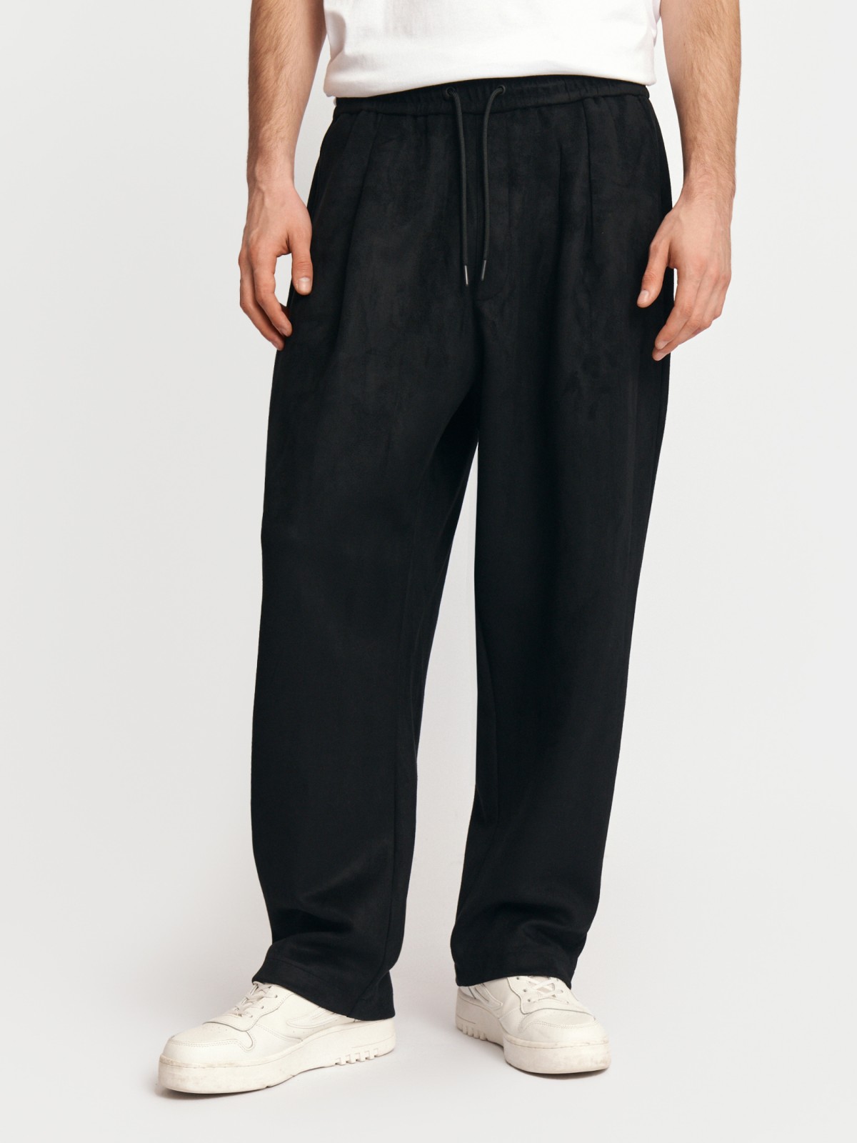 Брюки-джоггеры из экозамши