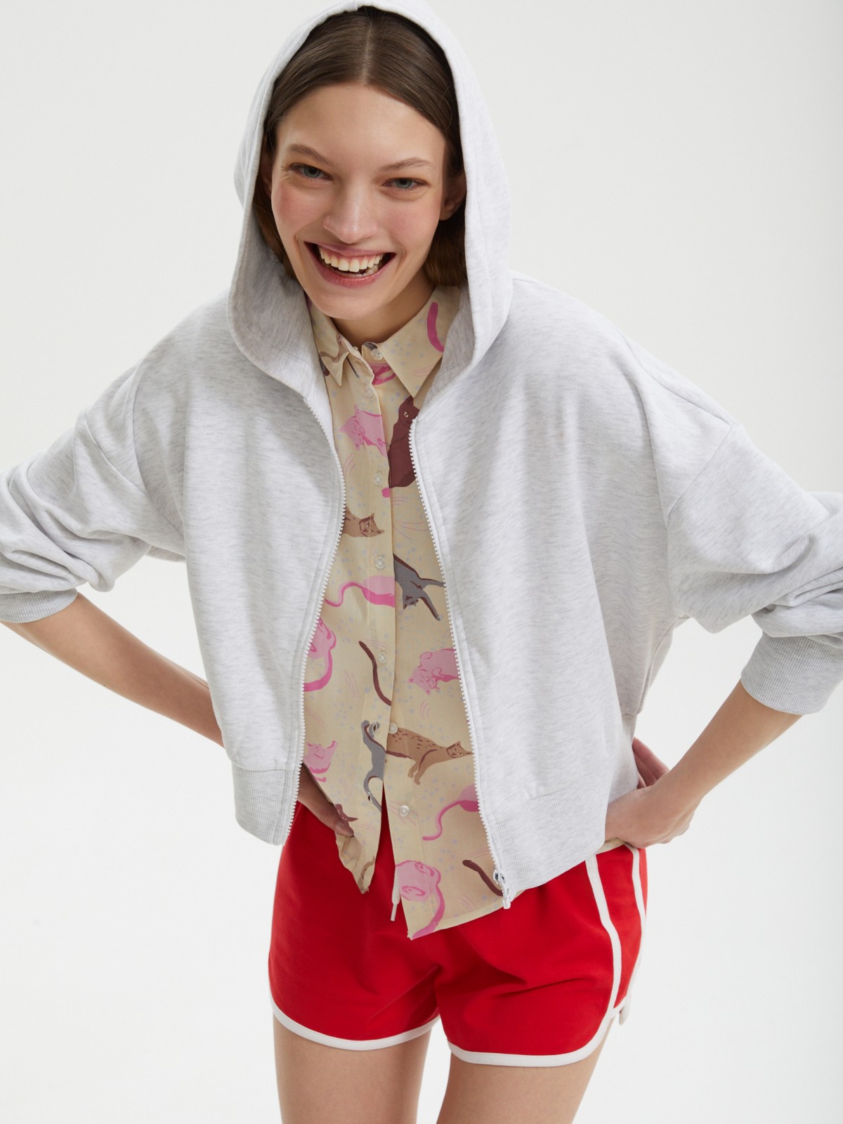 Короткие шорты из хлопка с лампасами