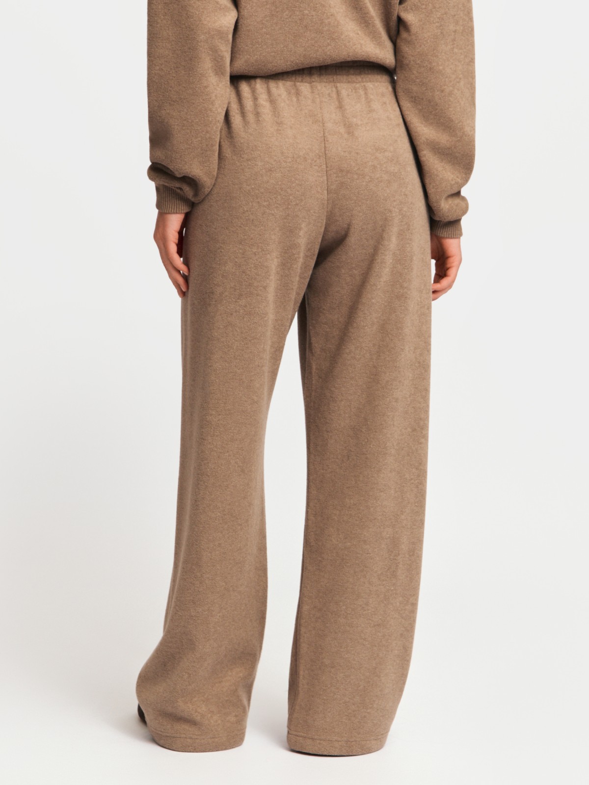 Велюровые брюки на резинке