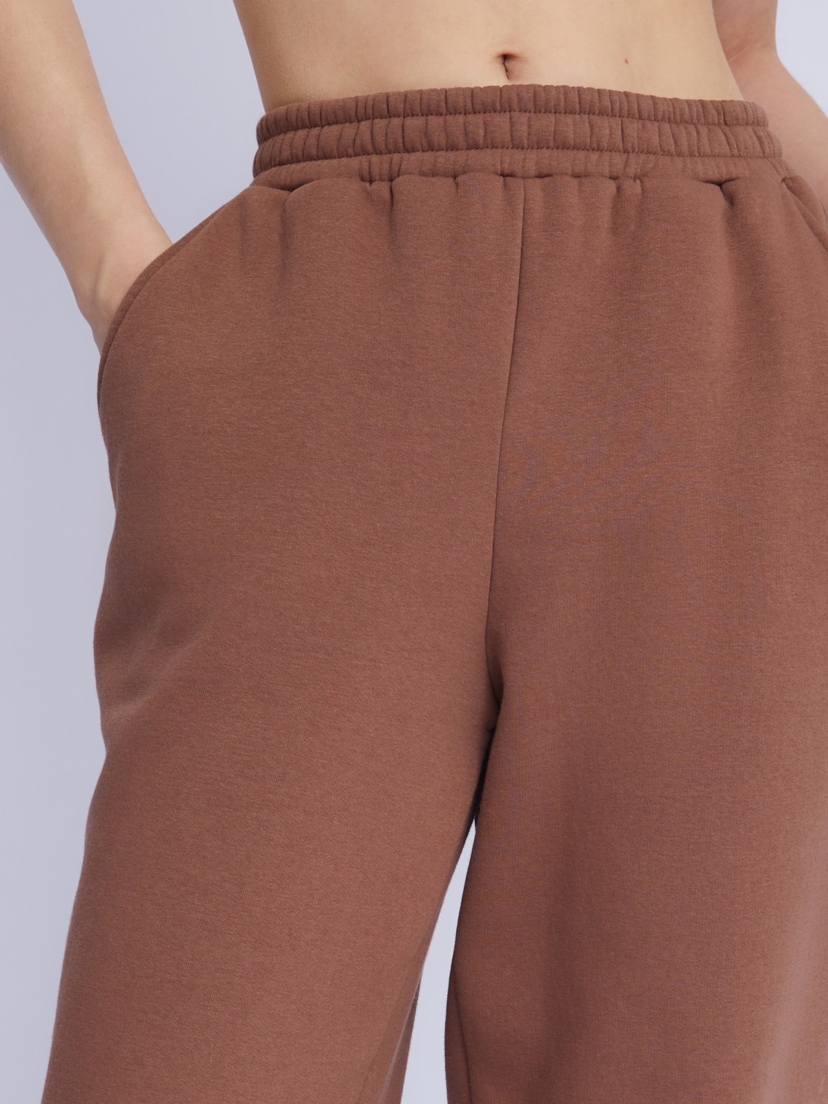 Утеплённые трикотажные брюки-джоггеры с поясом на резинке zolla 223337643022, цвет коричневый, размер XS - фото 4