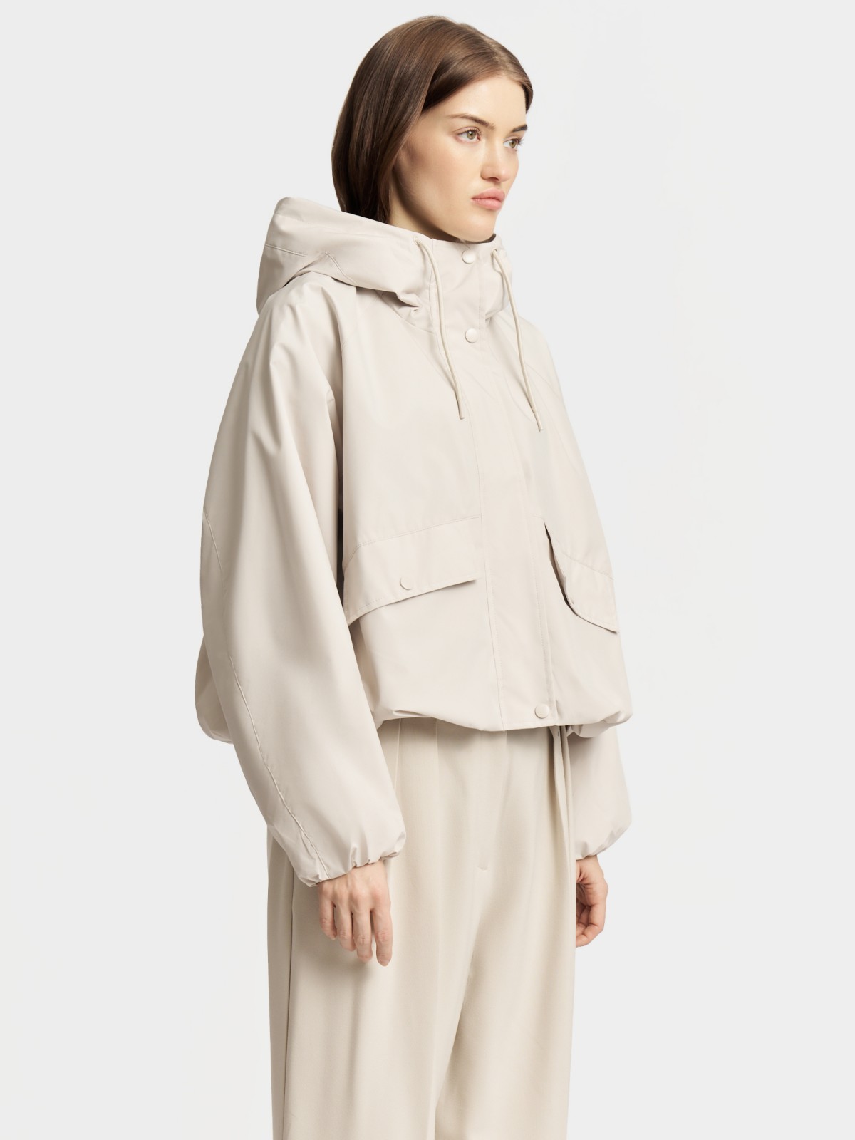 Куртка-ветровка с капюшоном без утеплителя