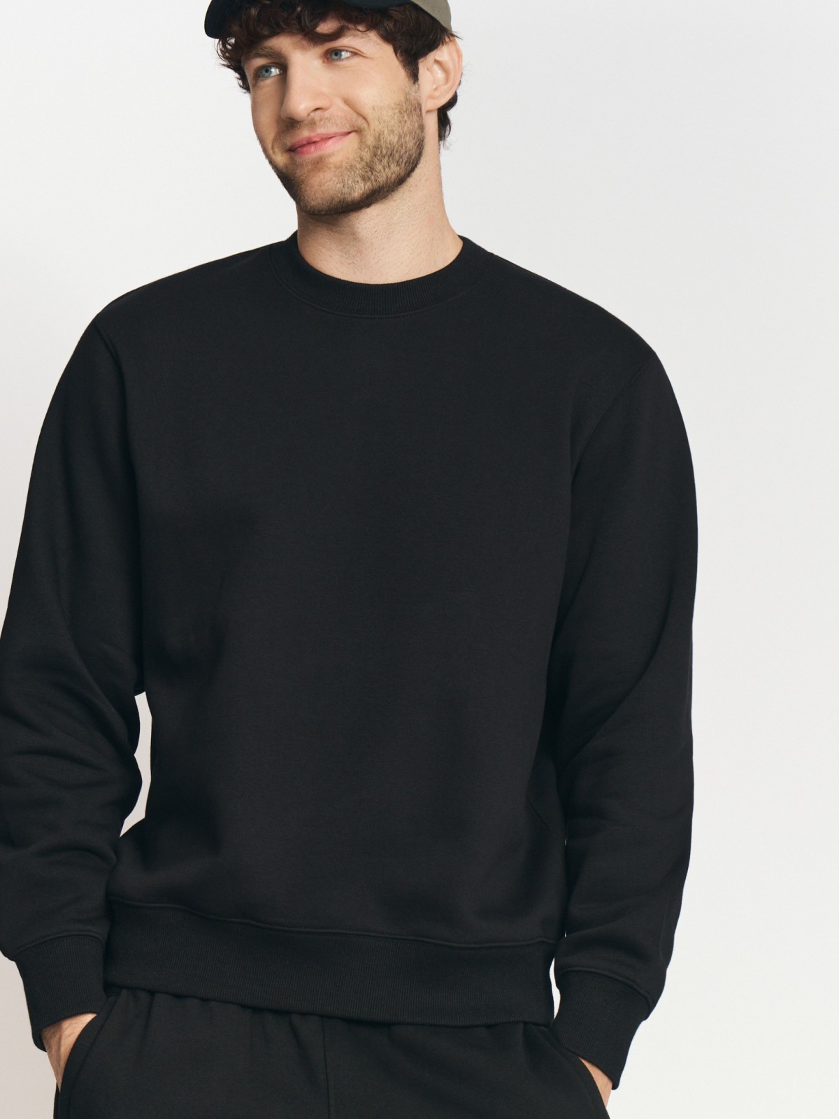 Утеплённый свитшот прямого кроя с длинным рукавом