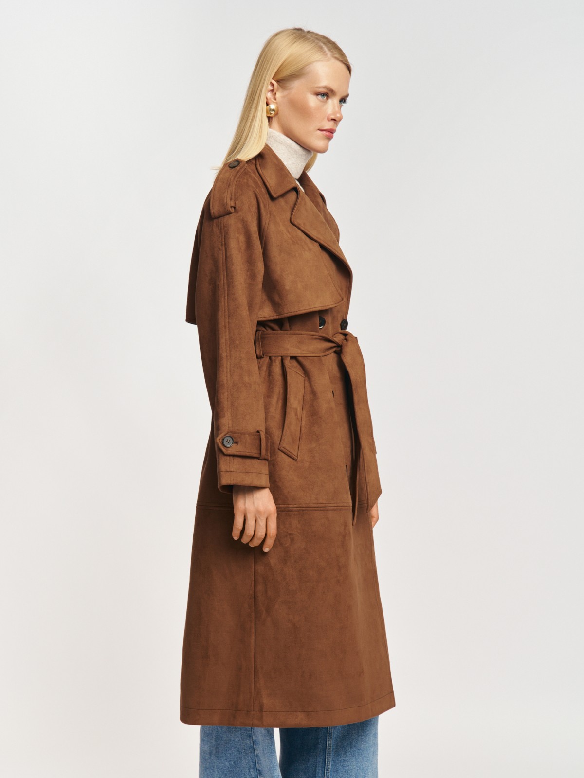 Двубортное замшевое пальто-тренч