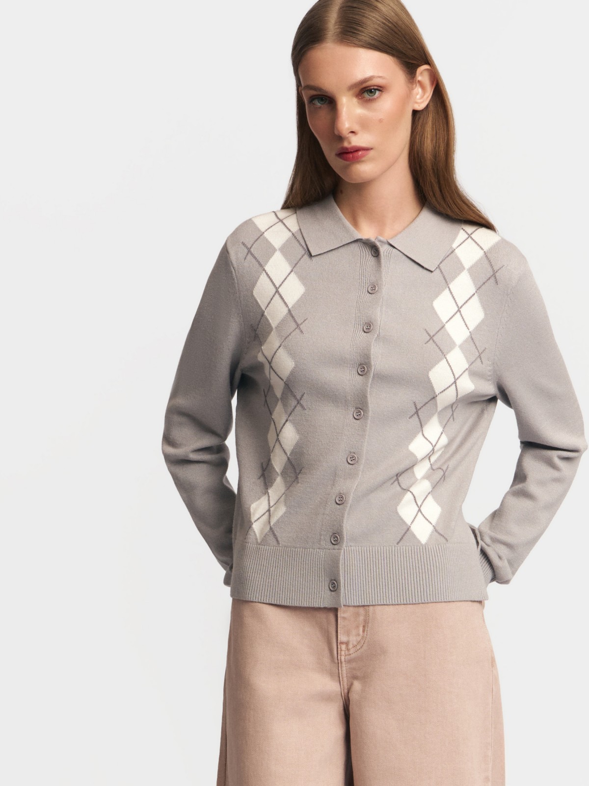 Короткий кардиган с узором на пуговицах