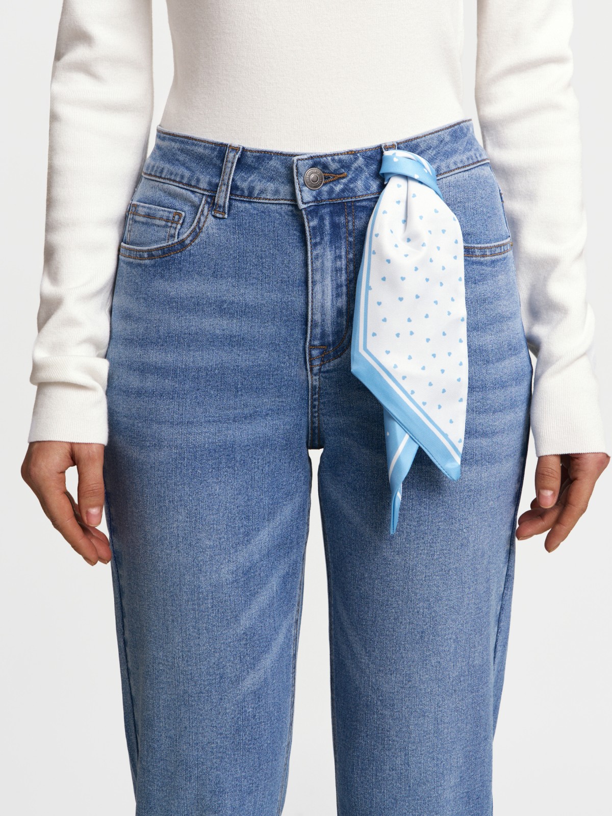Джинсы силуэта Boyfriend с платком