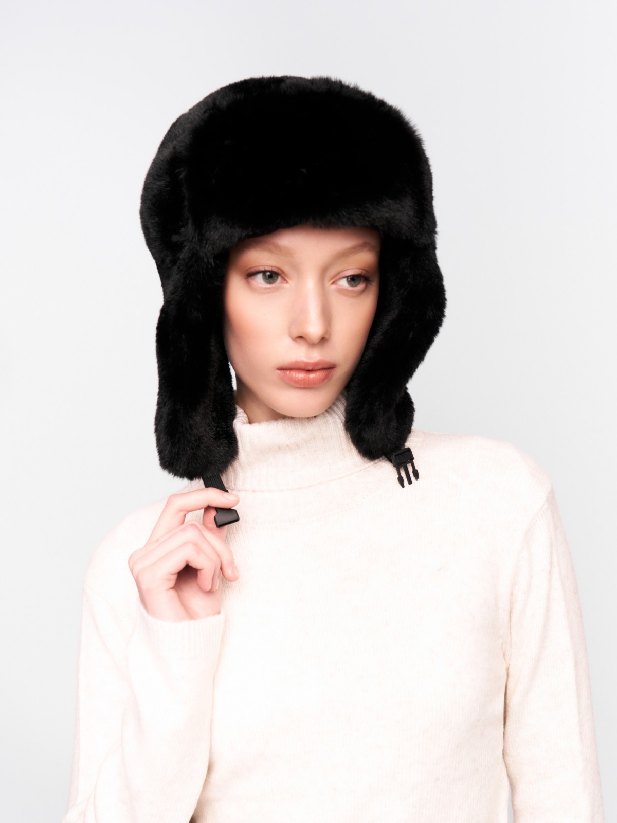 Тёплая шапка-ушанка из экомеха на синтепоне с флисом