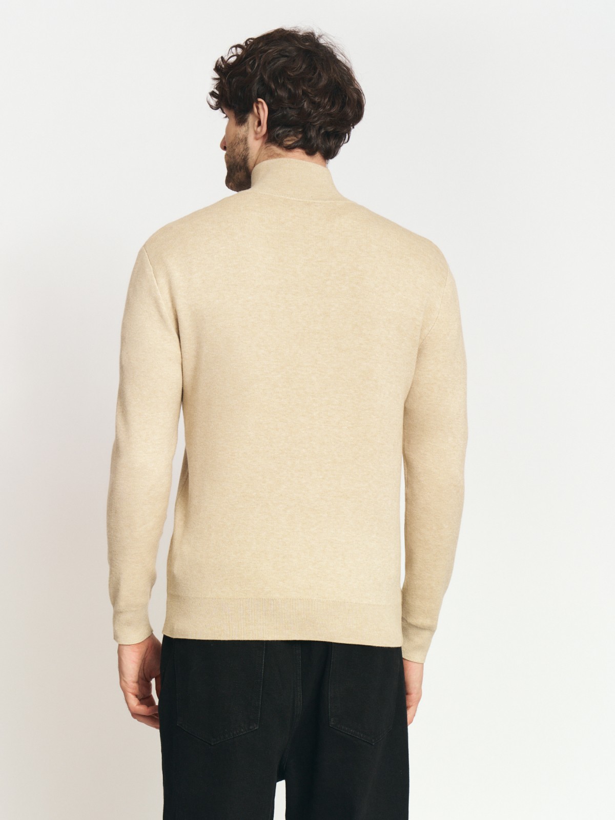 Тонкий трикотажный свитер с горлом на молнии