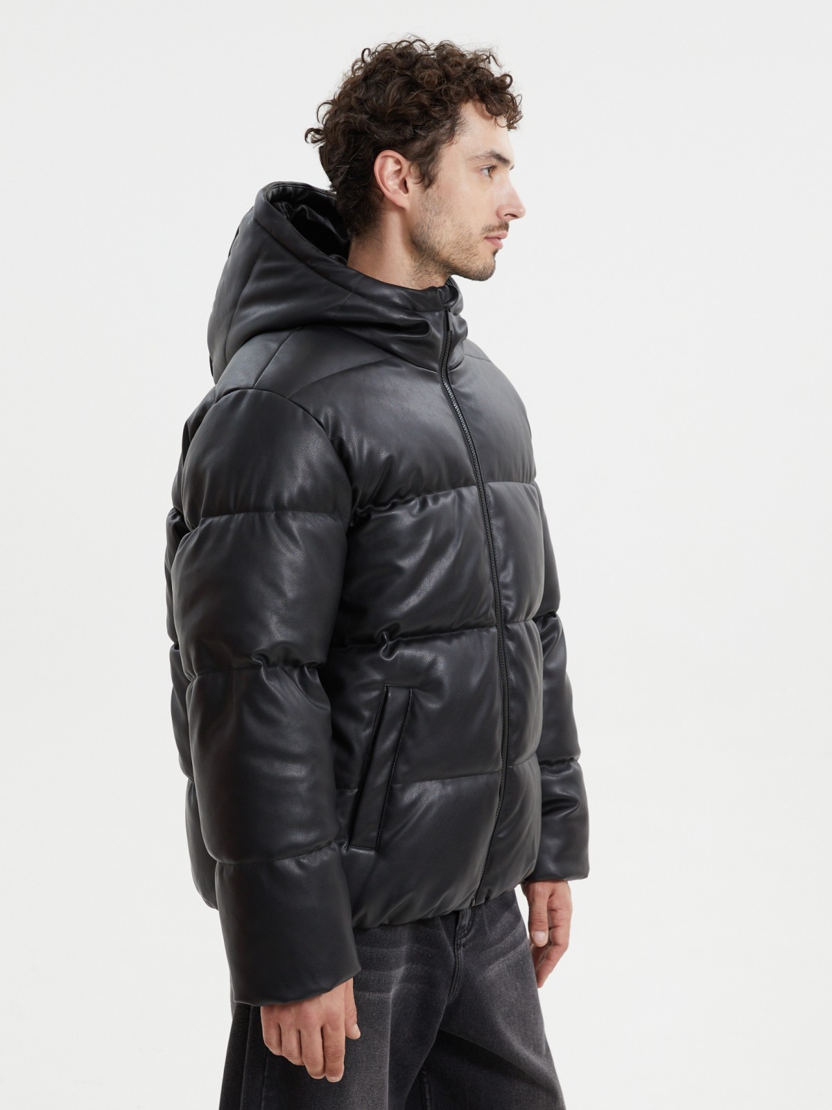 Тёплая куртка из экокожи с капюшоном