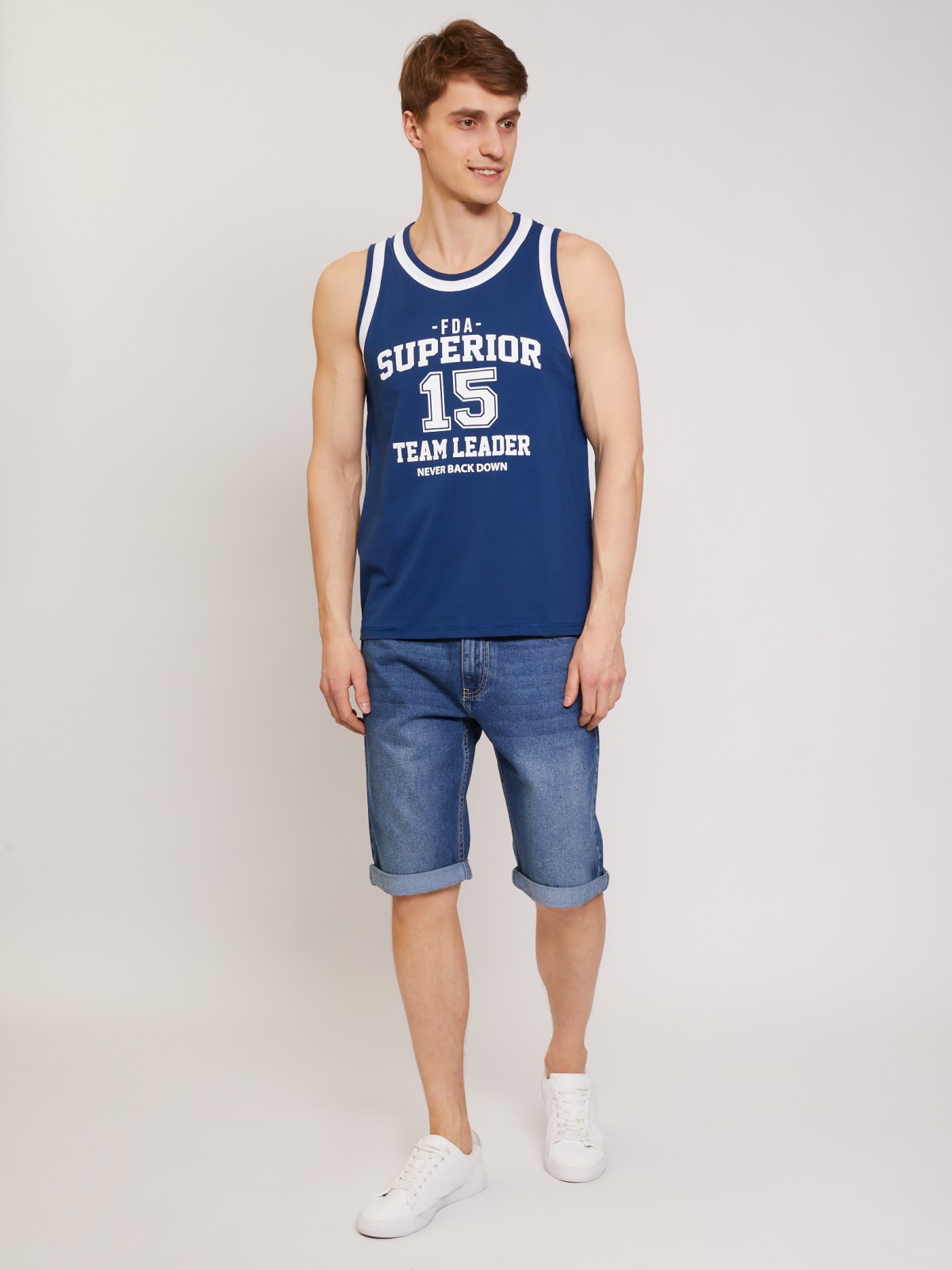 Майка в спортивном стиле