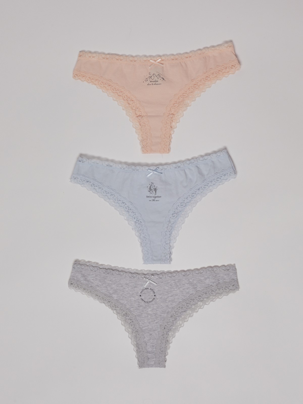 Набор трусов 3 шт в комплекте 299₽