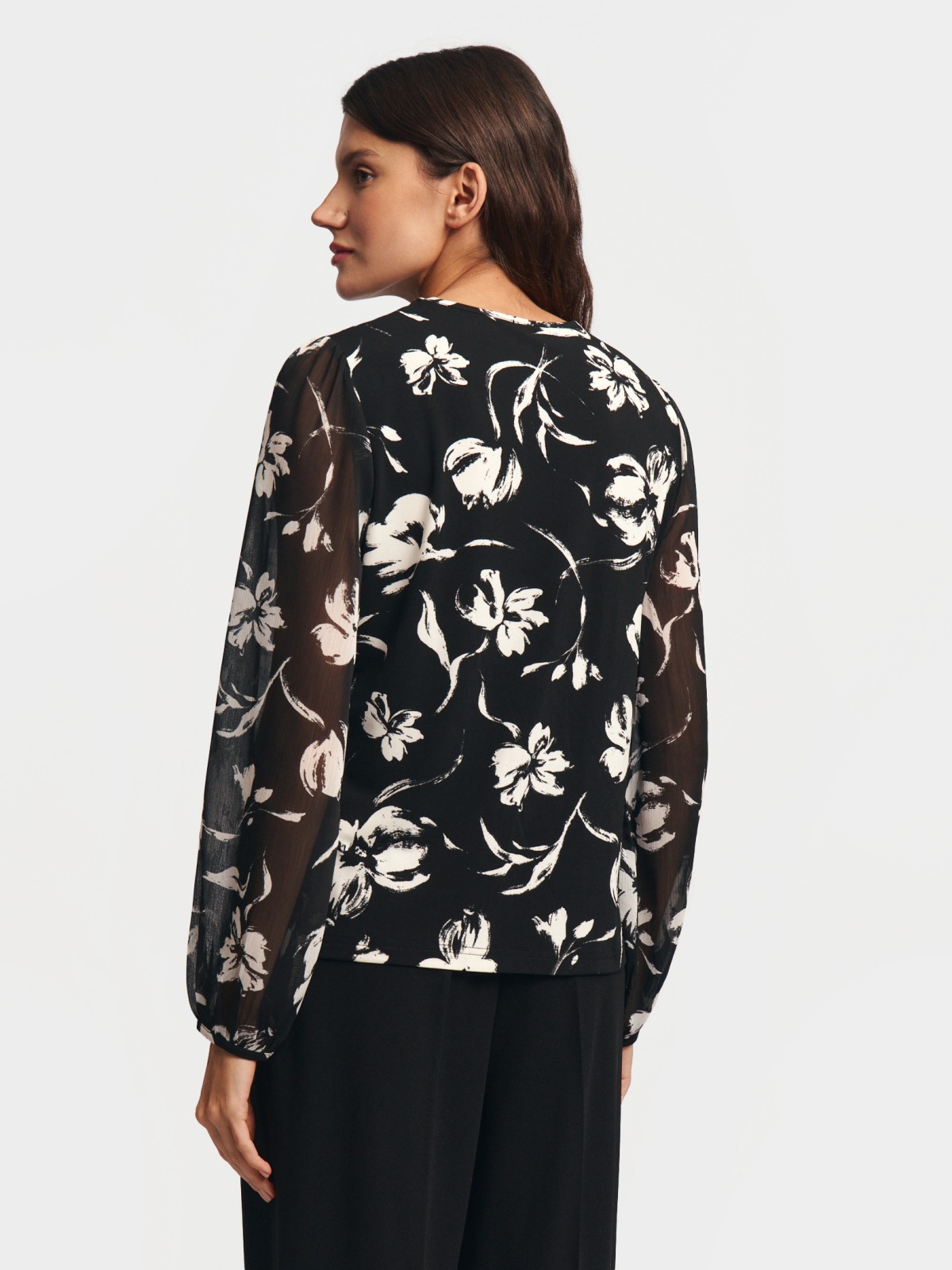 Блузка с принтом и акцентом на рукавах