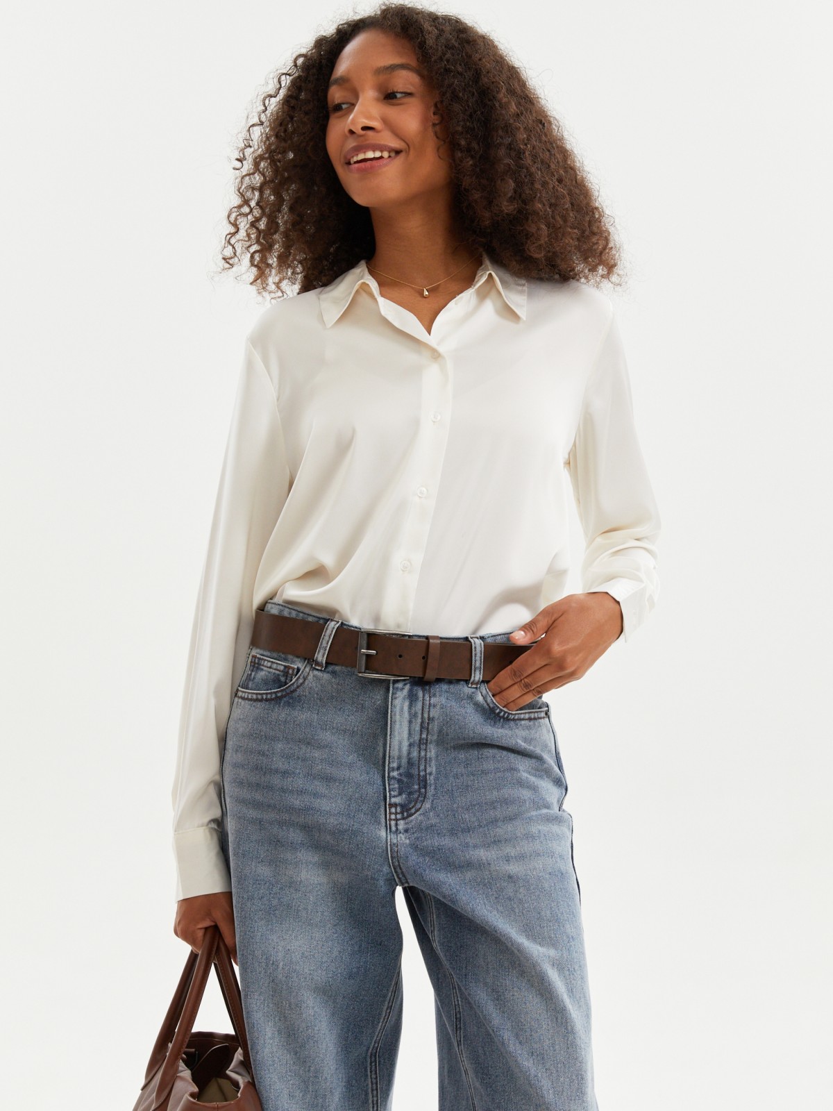 Атласная прямая рубашка с длинным рукавом