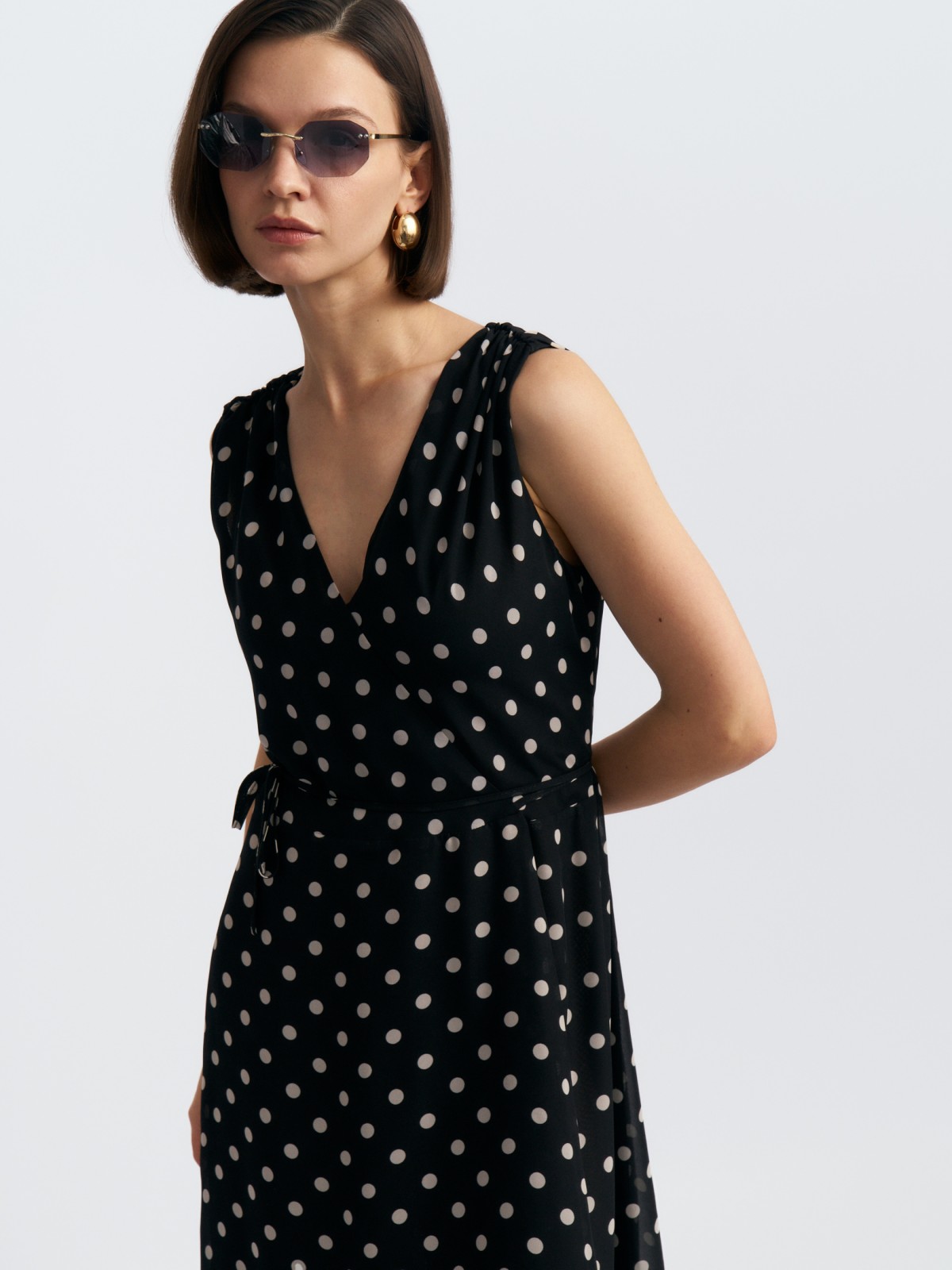 Шифоновое платье без рукавов с запахом