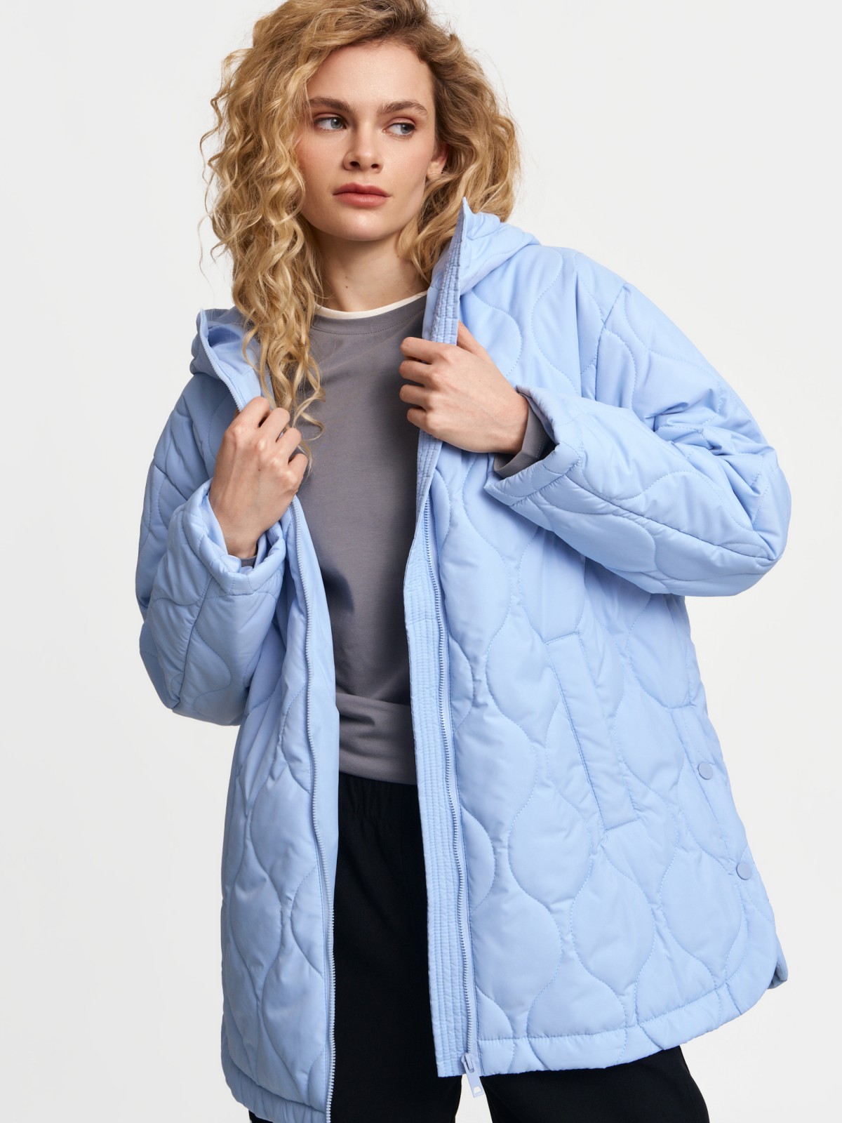 Стёганая куртка с капюшоном на синтепоне