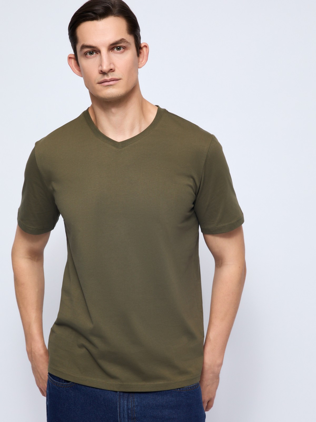 Футболка из хлопка с треугольным вырезом