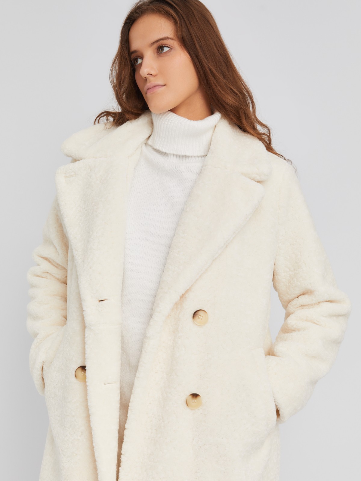 Двубортная тёплая шуба-пальто из экомеха на синтепоне zolla 023345550024, цвет молоко, размер XS - фото 2