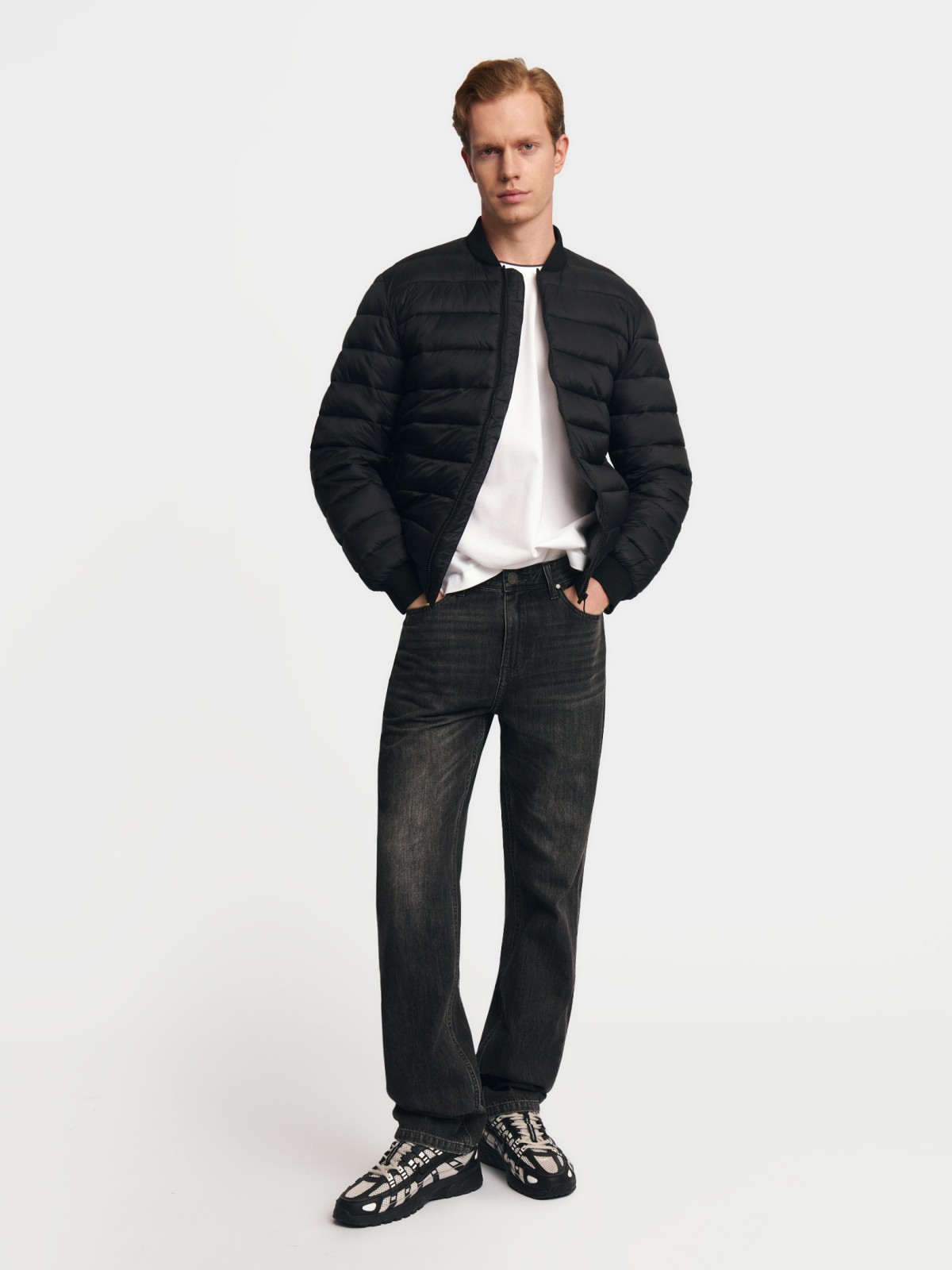 Лёгкая утеплённая куртка-бомбер с воротником-стойкой