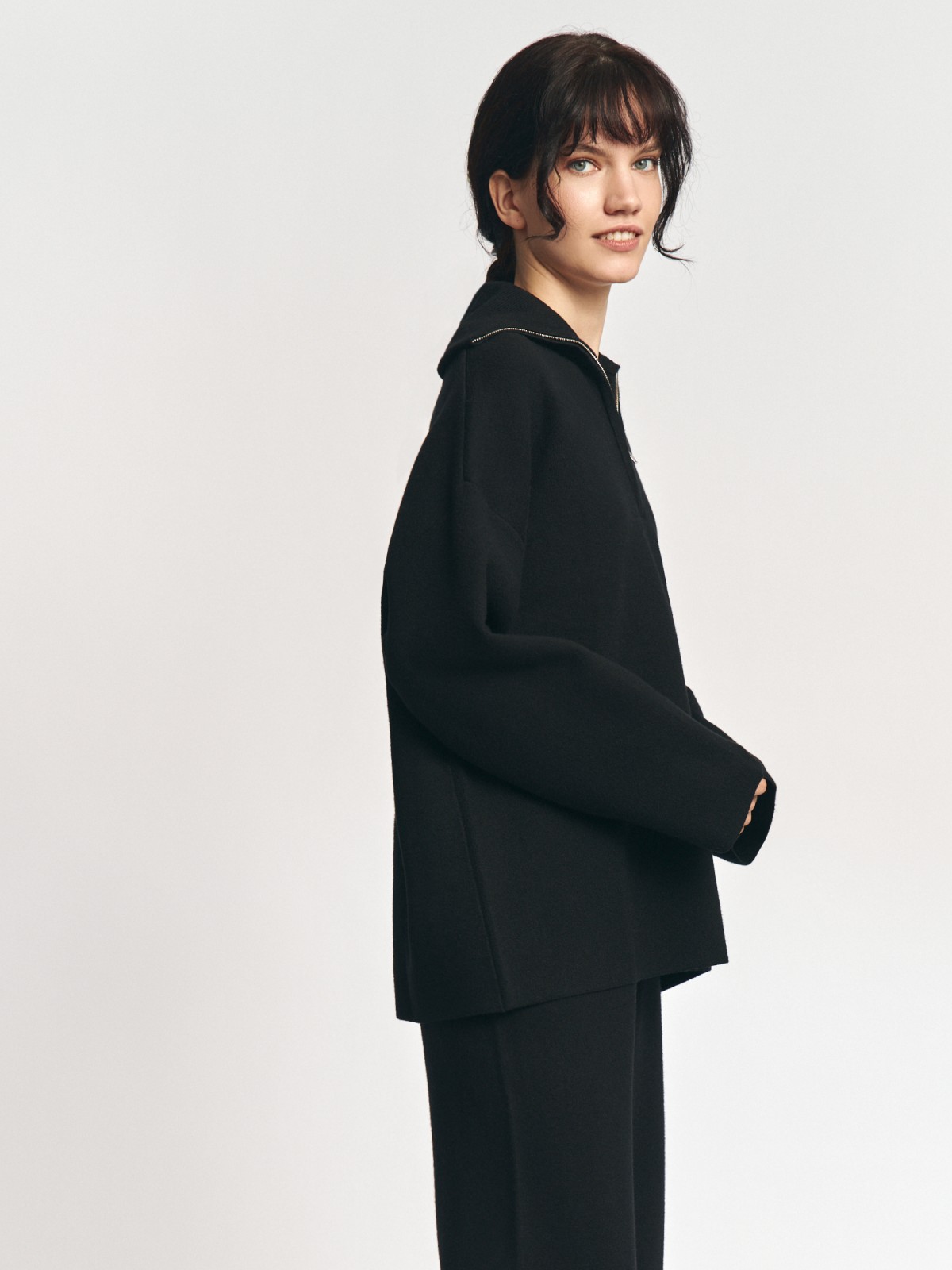 Трикотажный свитер с воротником на молнии