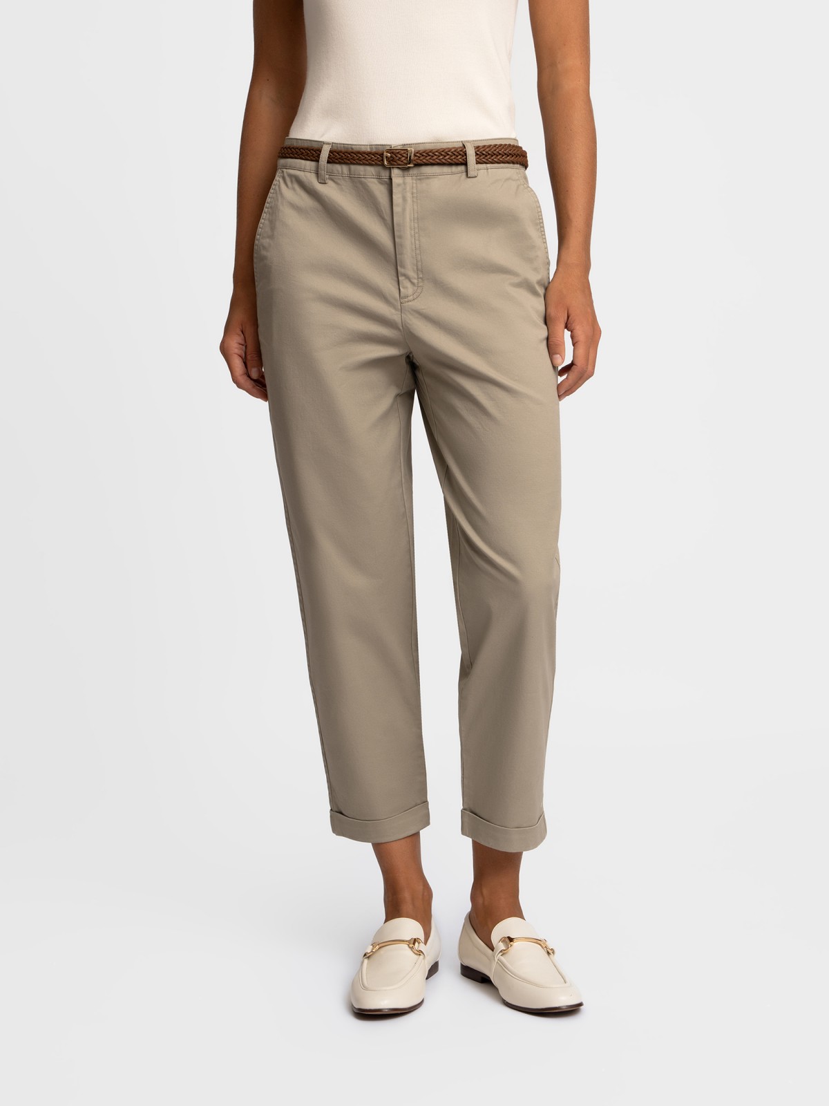Офисные брюки силуэта Slim с ремнём