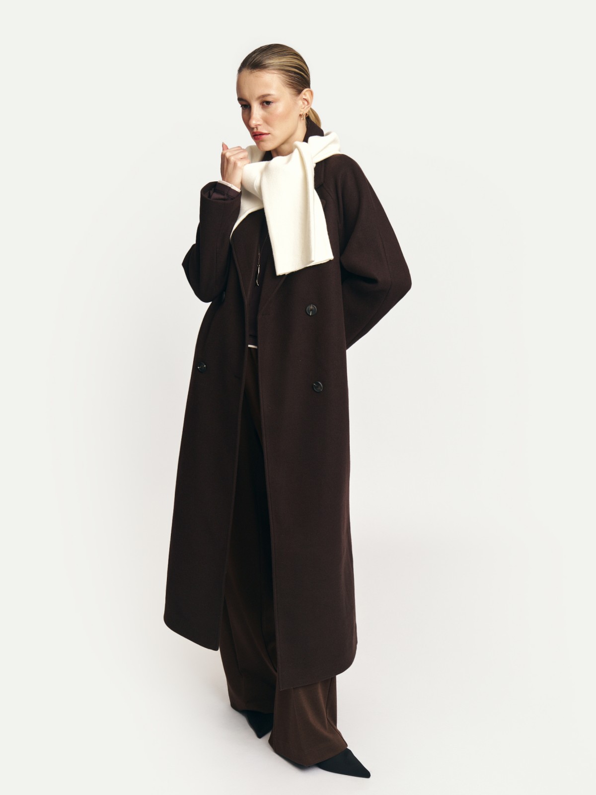 Тёплое двубортное пальто с поясом