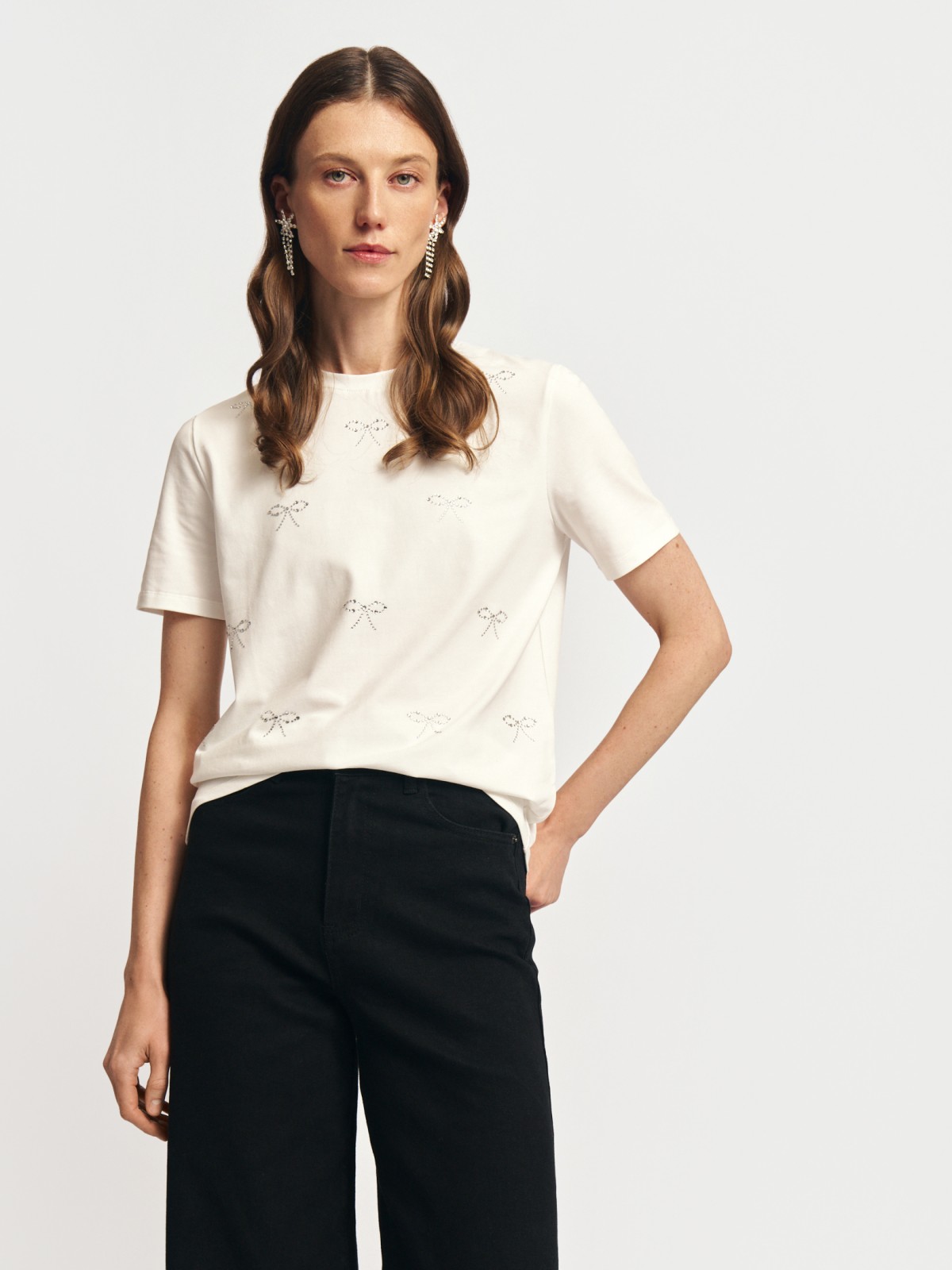 Футболка из хлопка со стразами