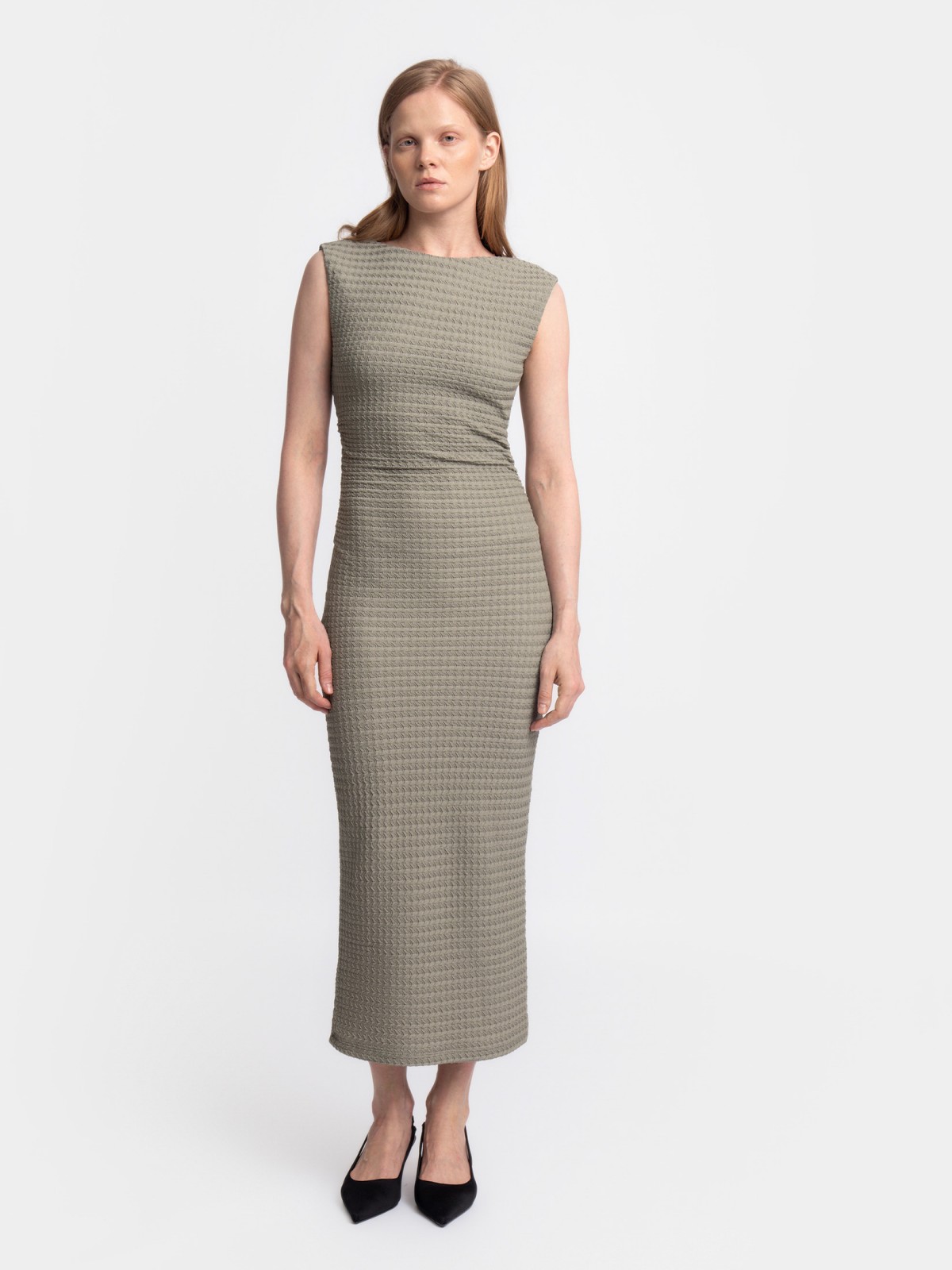 Платье миди без рукавов