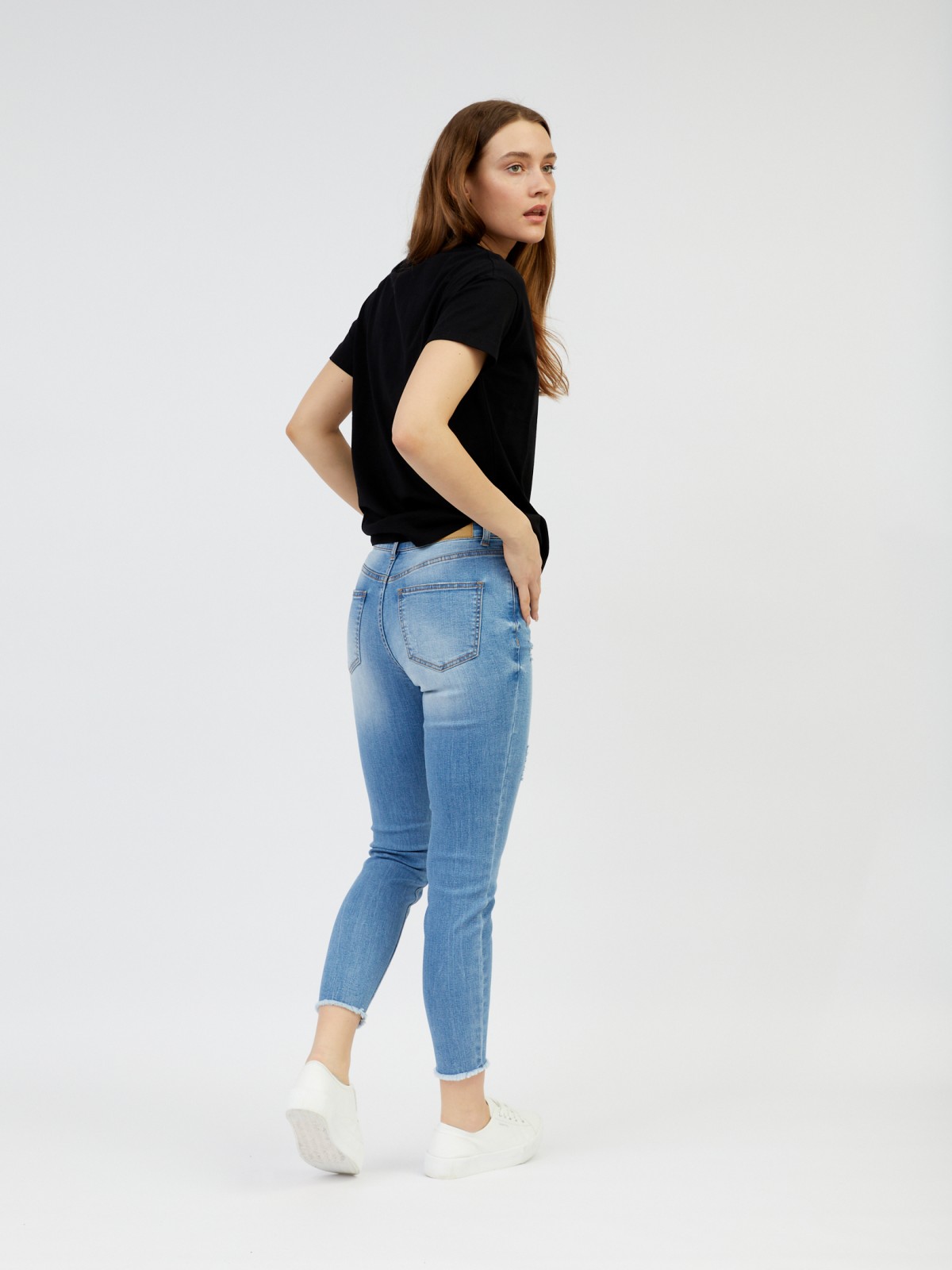 Джинсы силуэта Skinny