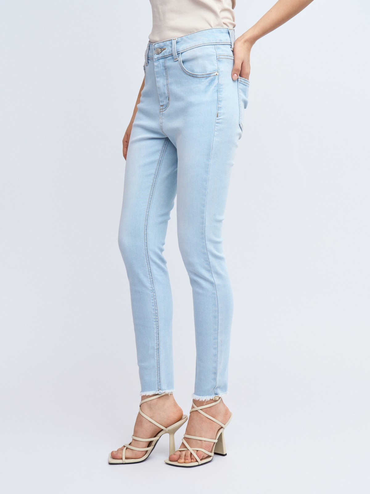 Джинсы силуэта Skinny с бахромой