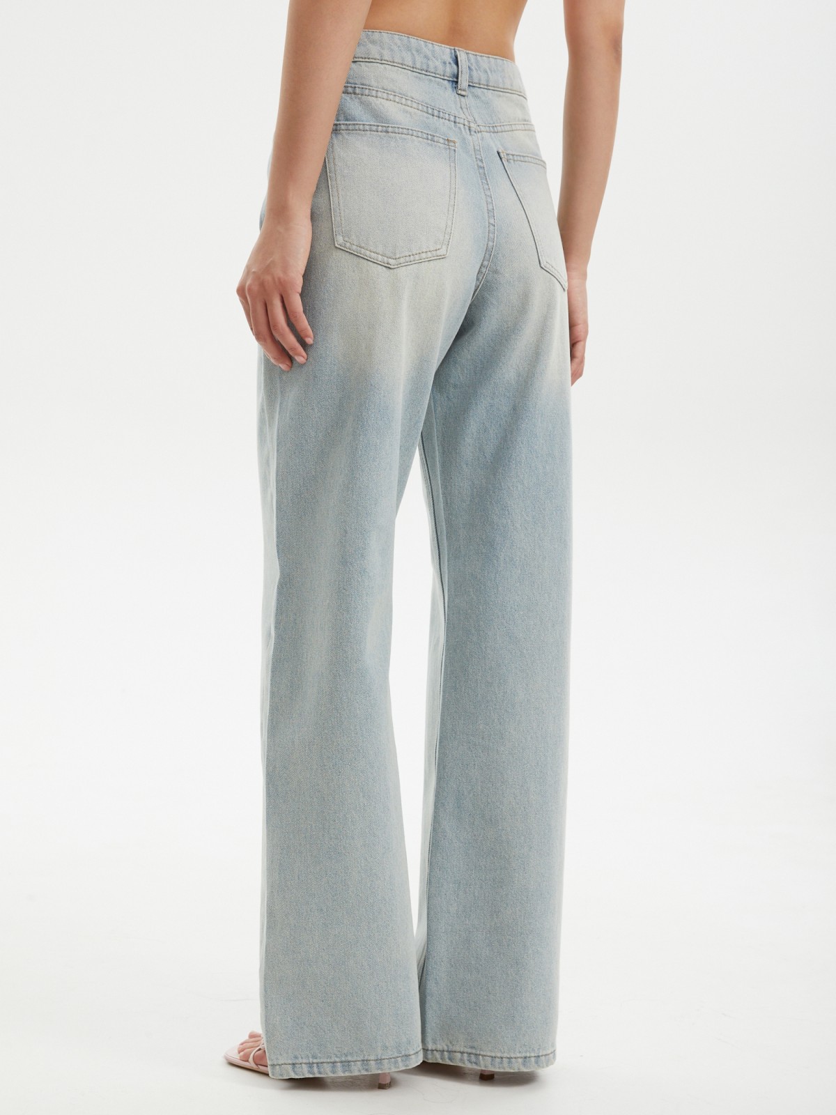 Джинсы силуэта Wide со средней посадкой