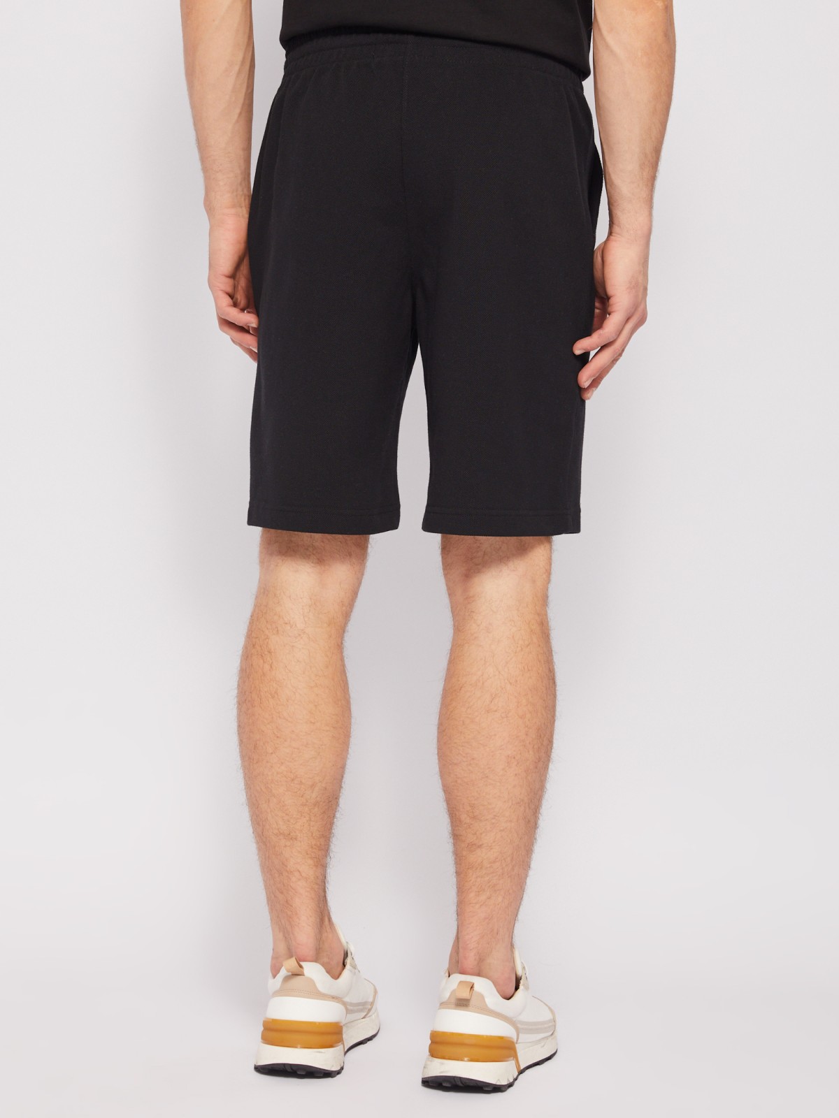 Трикотажные шорты на резинке