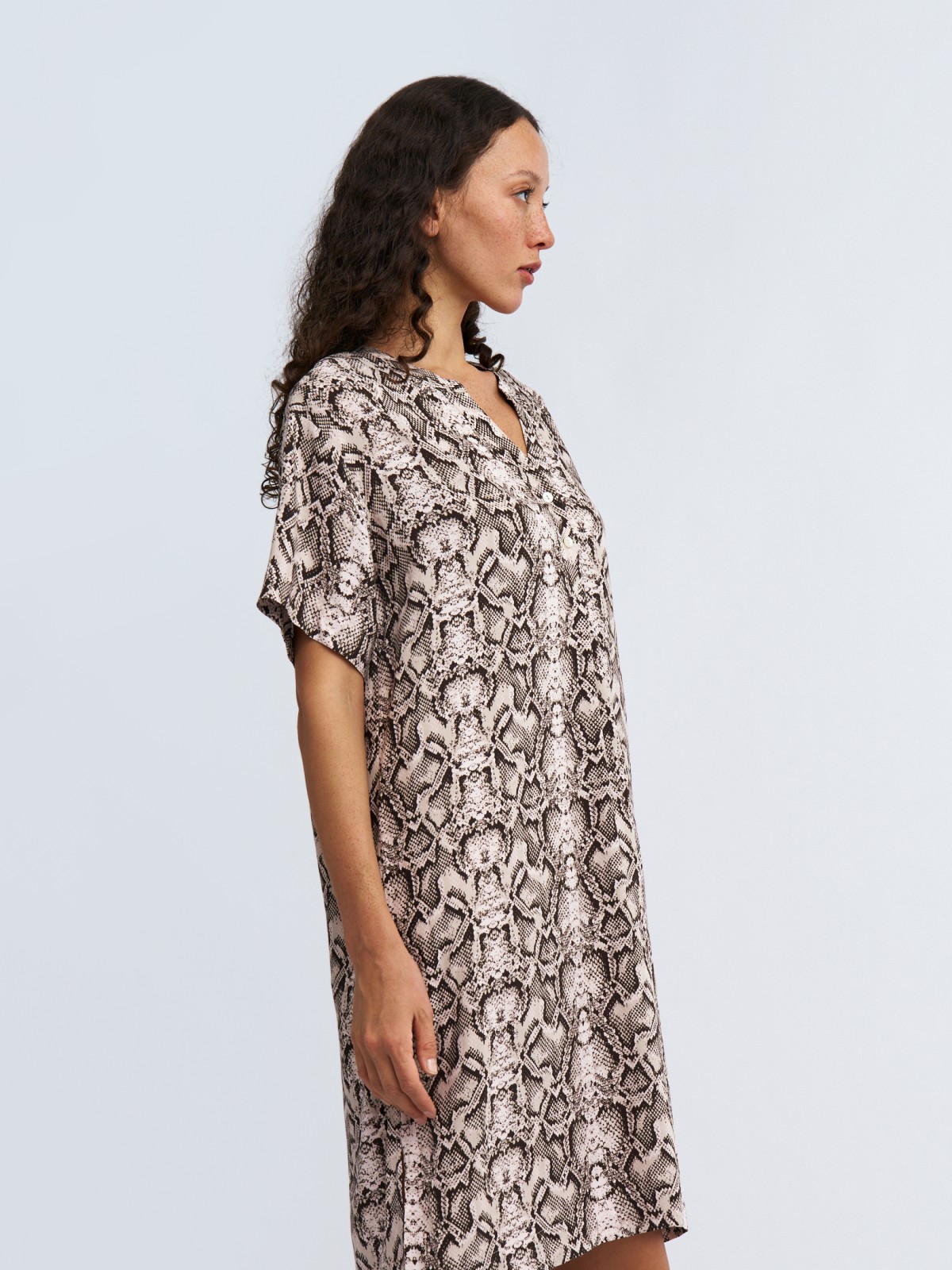 Платье-туника из вискозы с коротким рукавом