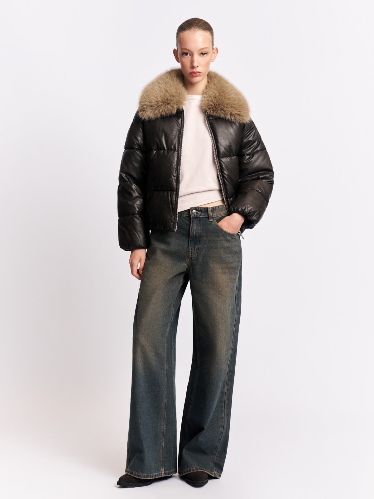 Тёплая куртка с воротником из экомеха