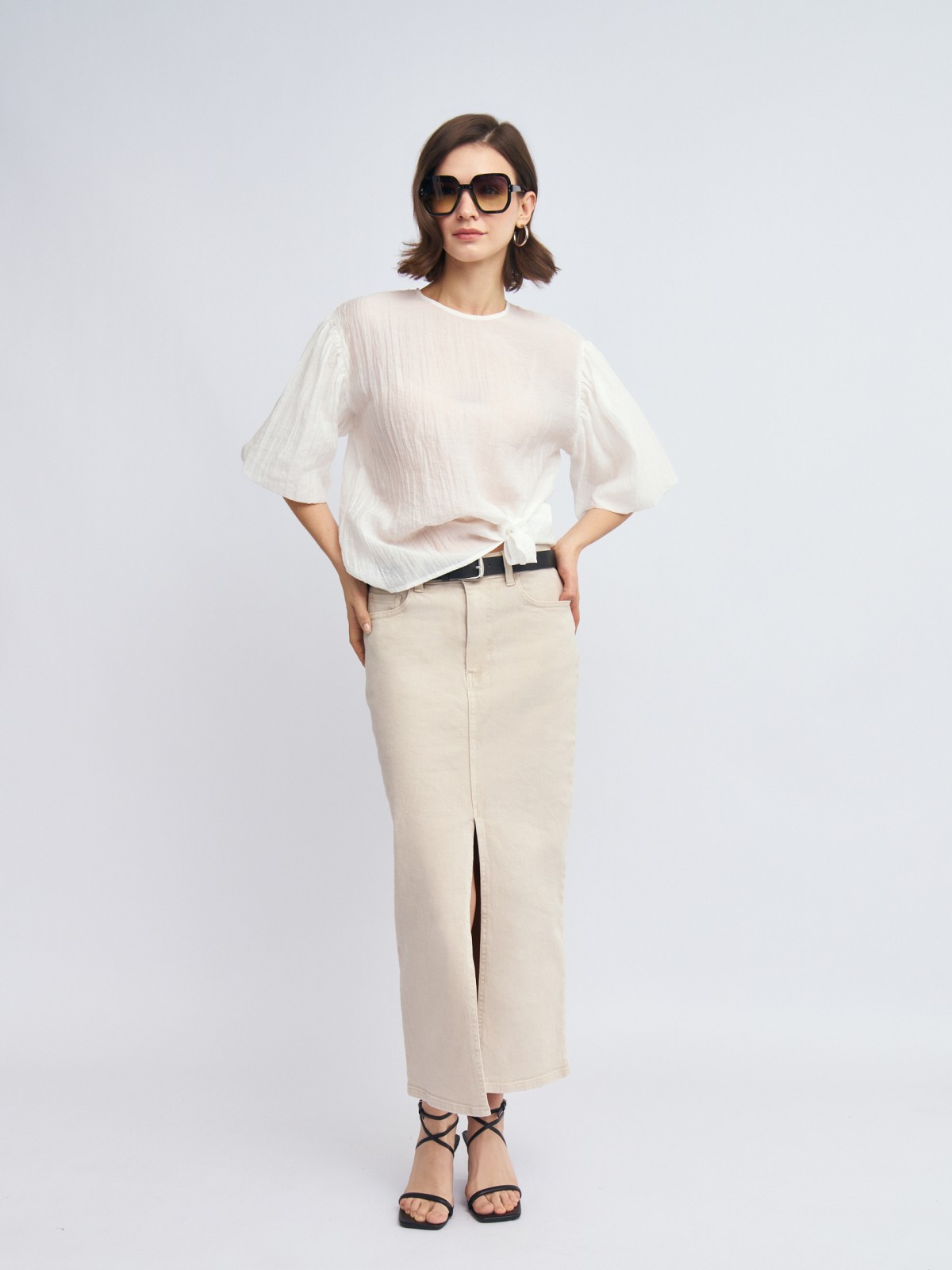 Прямая джинсовая юбка миди с разрезом