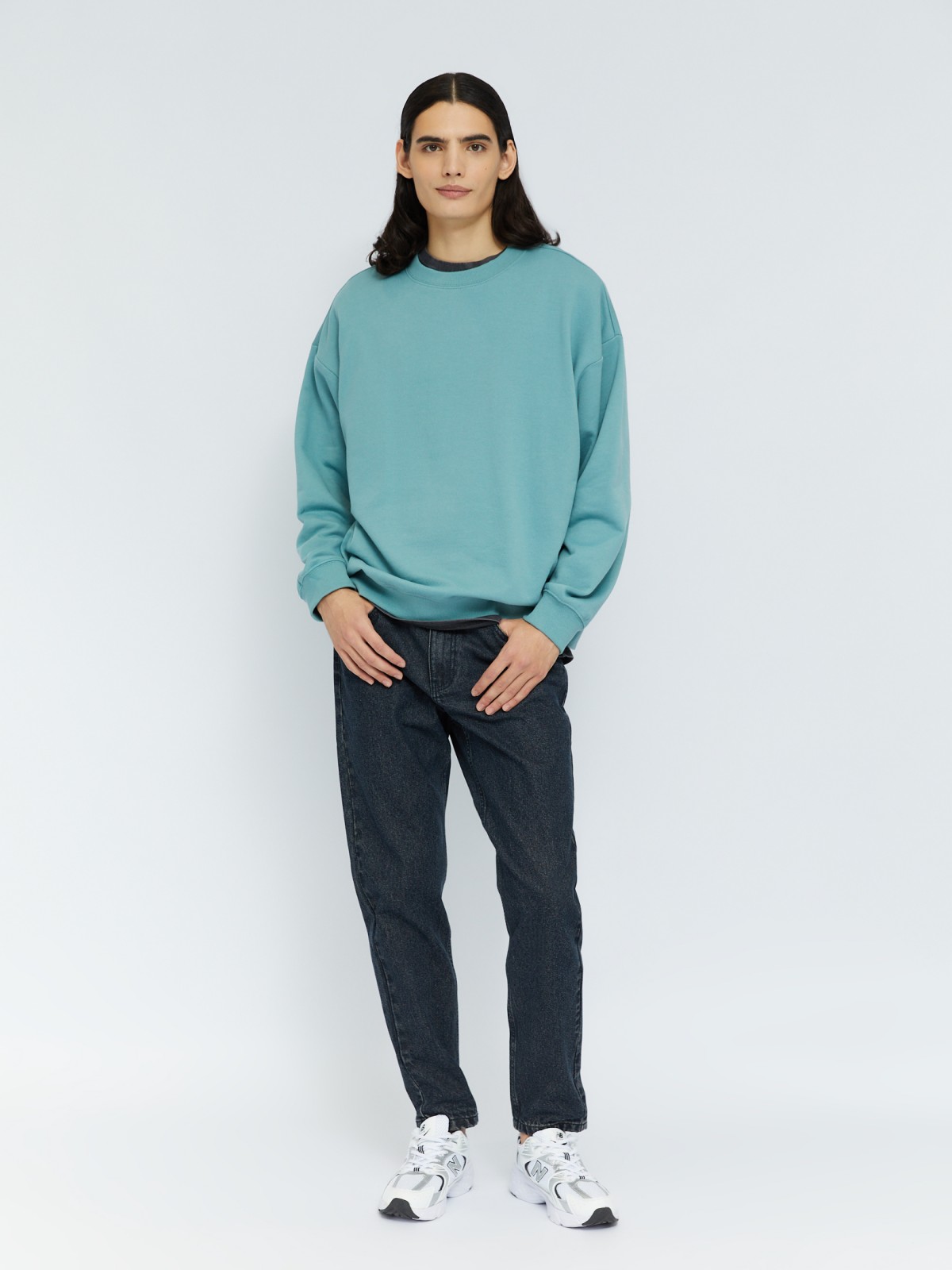 Однотонный оверсайз свитшот с длинным рукавом