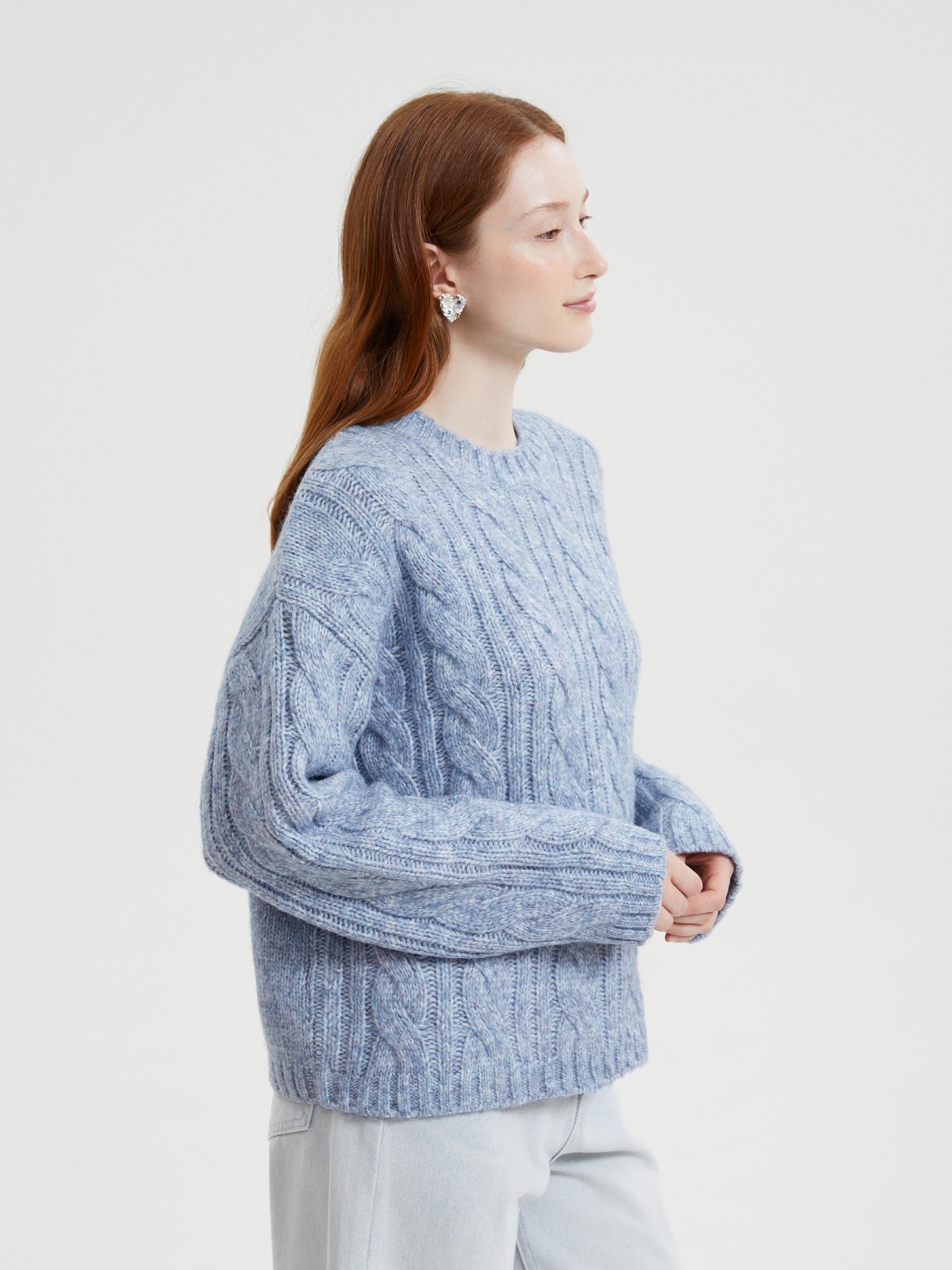 Вязаный джемпер с узором косы