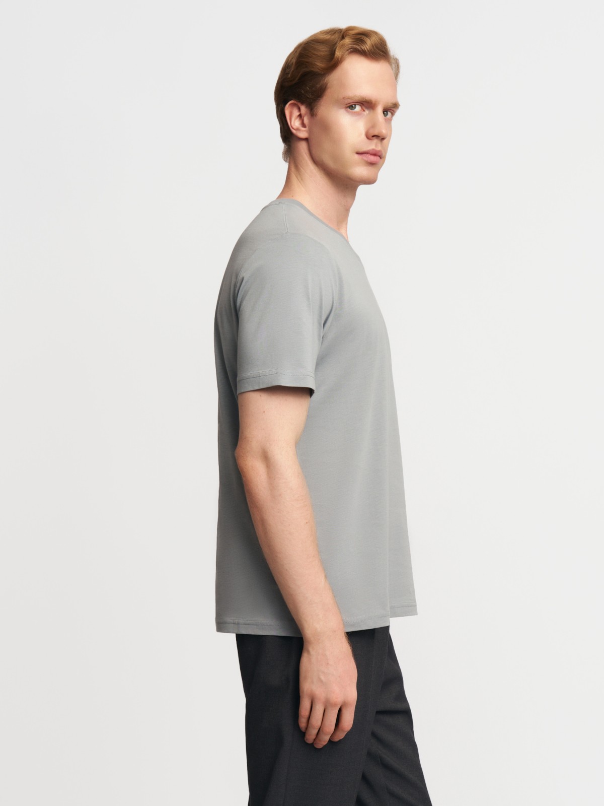 Футболка из хлопка с треугольным вырезом