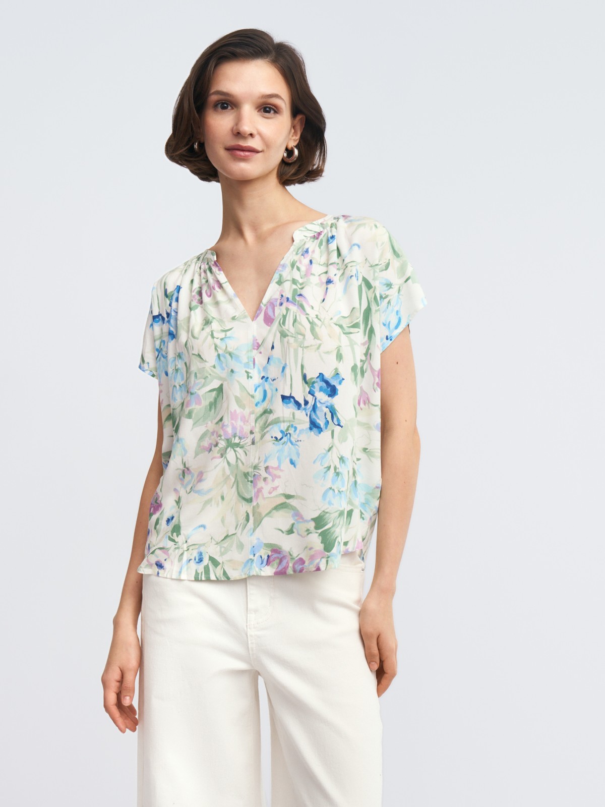 Блузка из вискозы с цветочным принтом