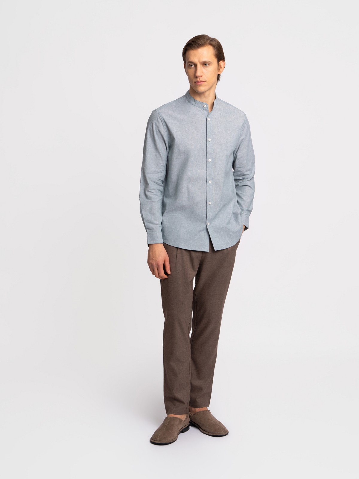 Льняная рубашка с воротником-стойкой