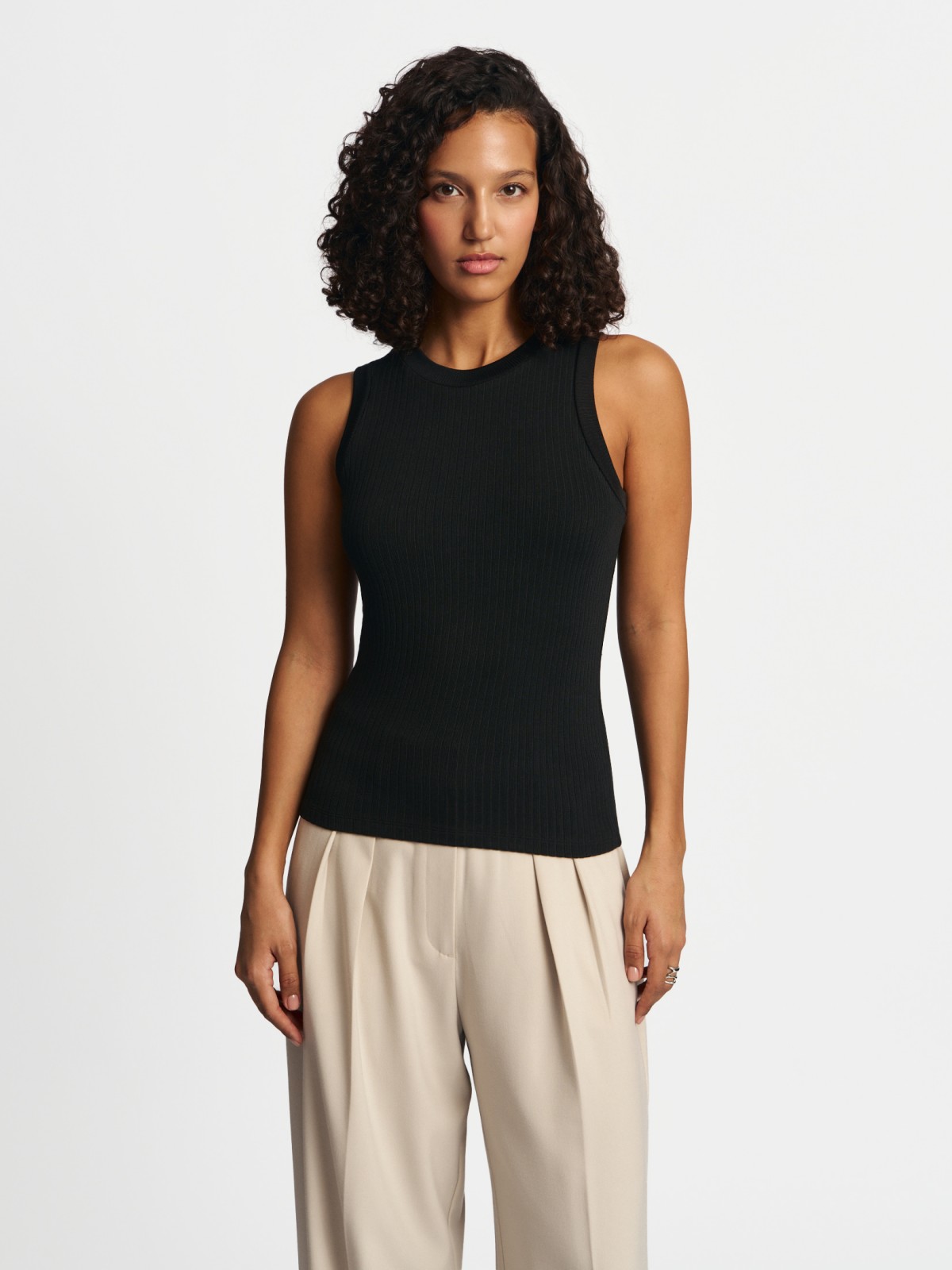 Трикотажный топ без рукавов