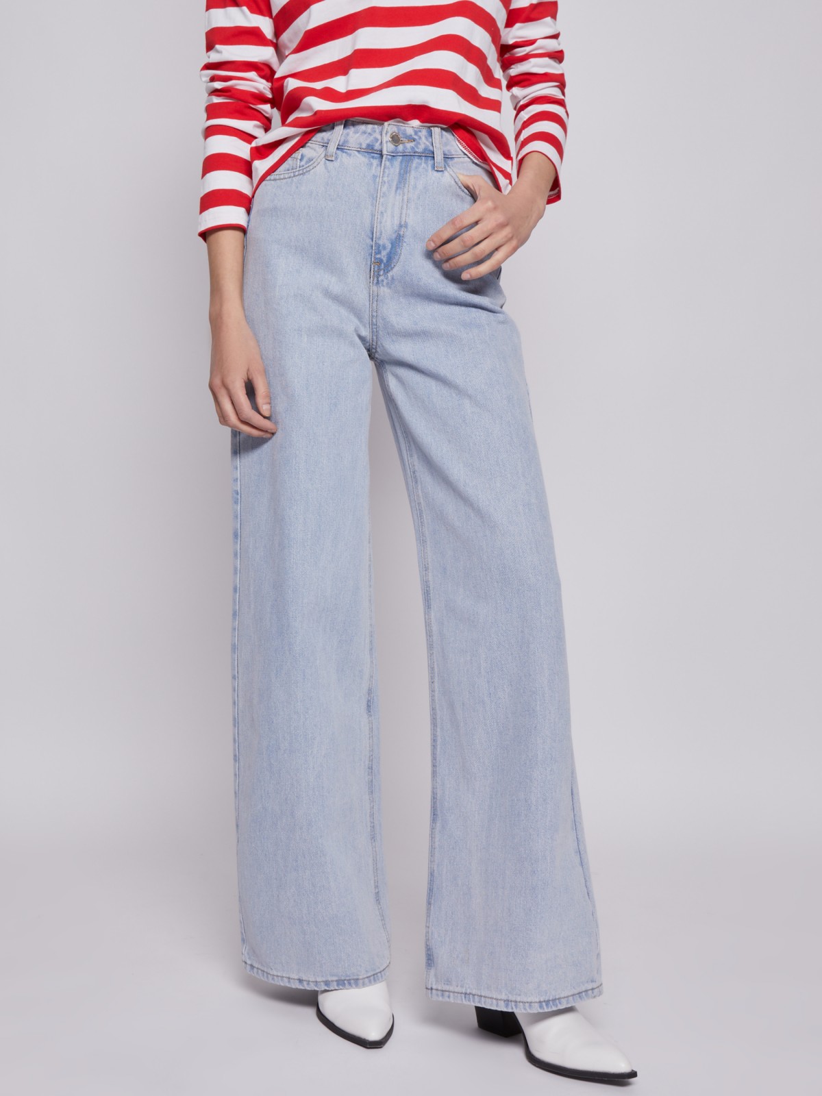 Джинсы силуэта Wide