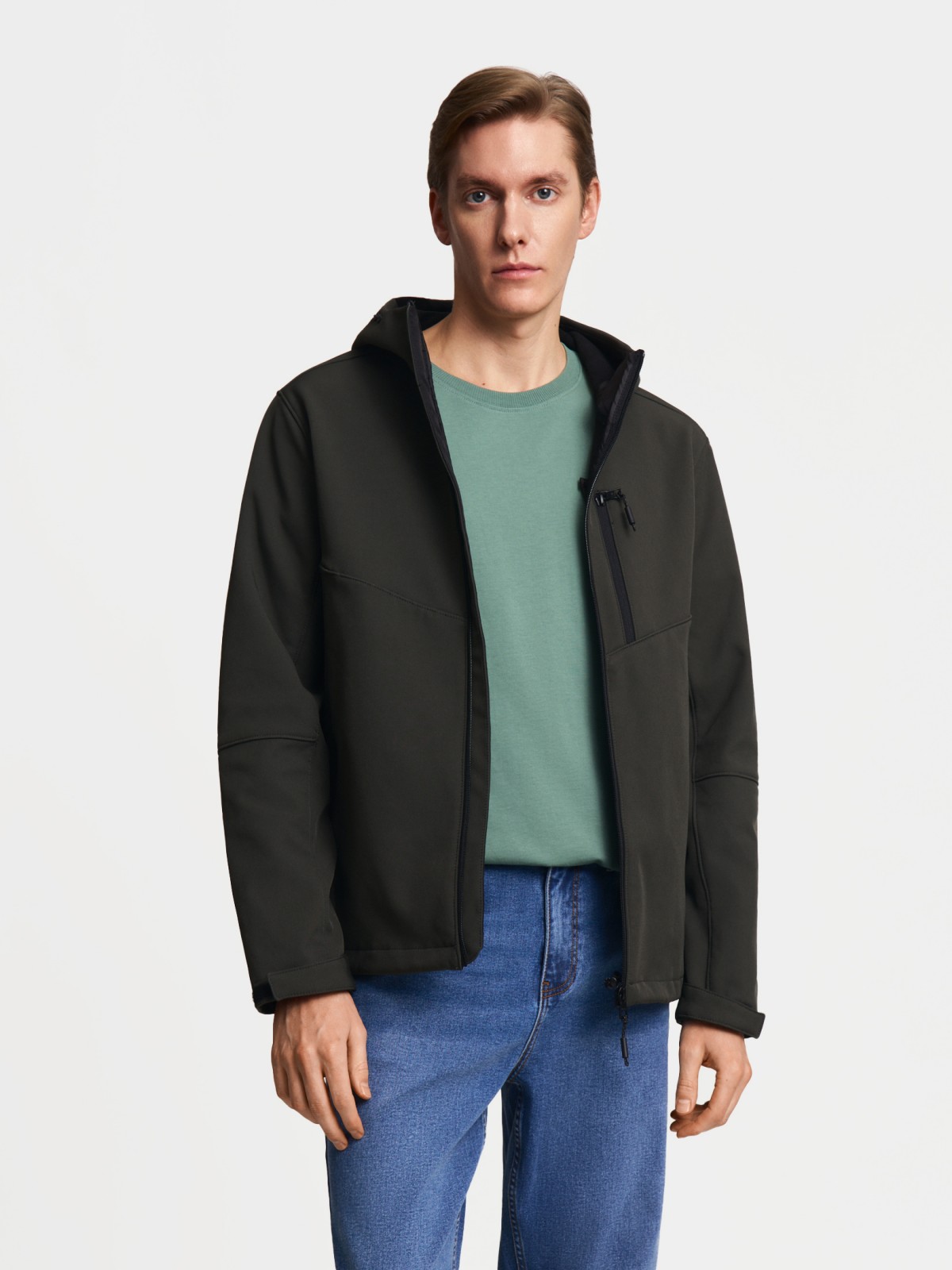 Лёгкая куртка-ветровка без утеплителя с капюшоном