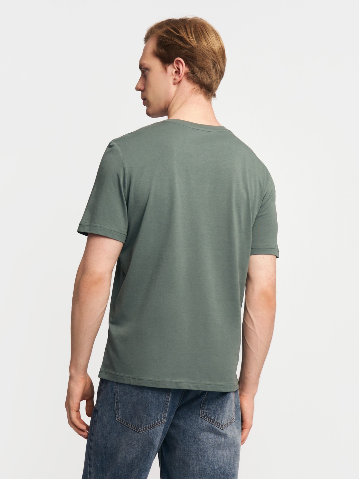 Футболка из хлопка с треугольным вырезом