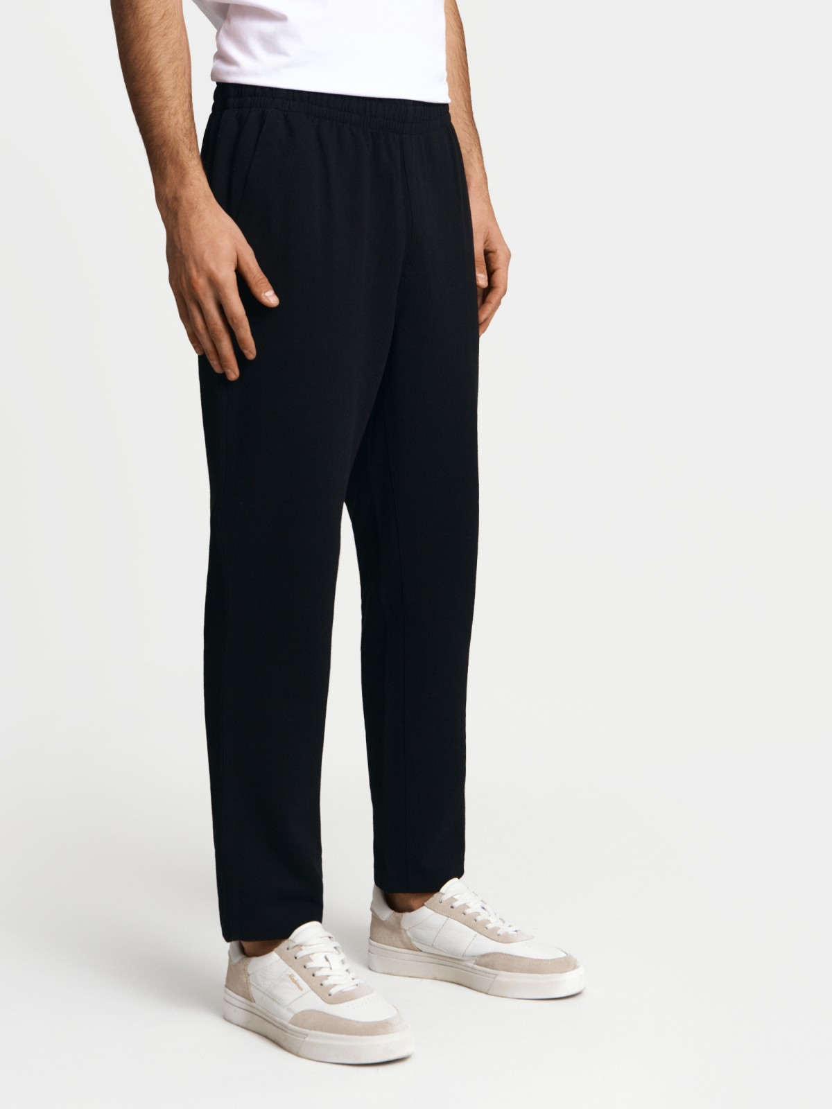 Брюки на резинке в спортивном стиле